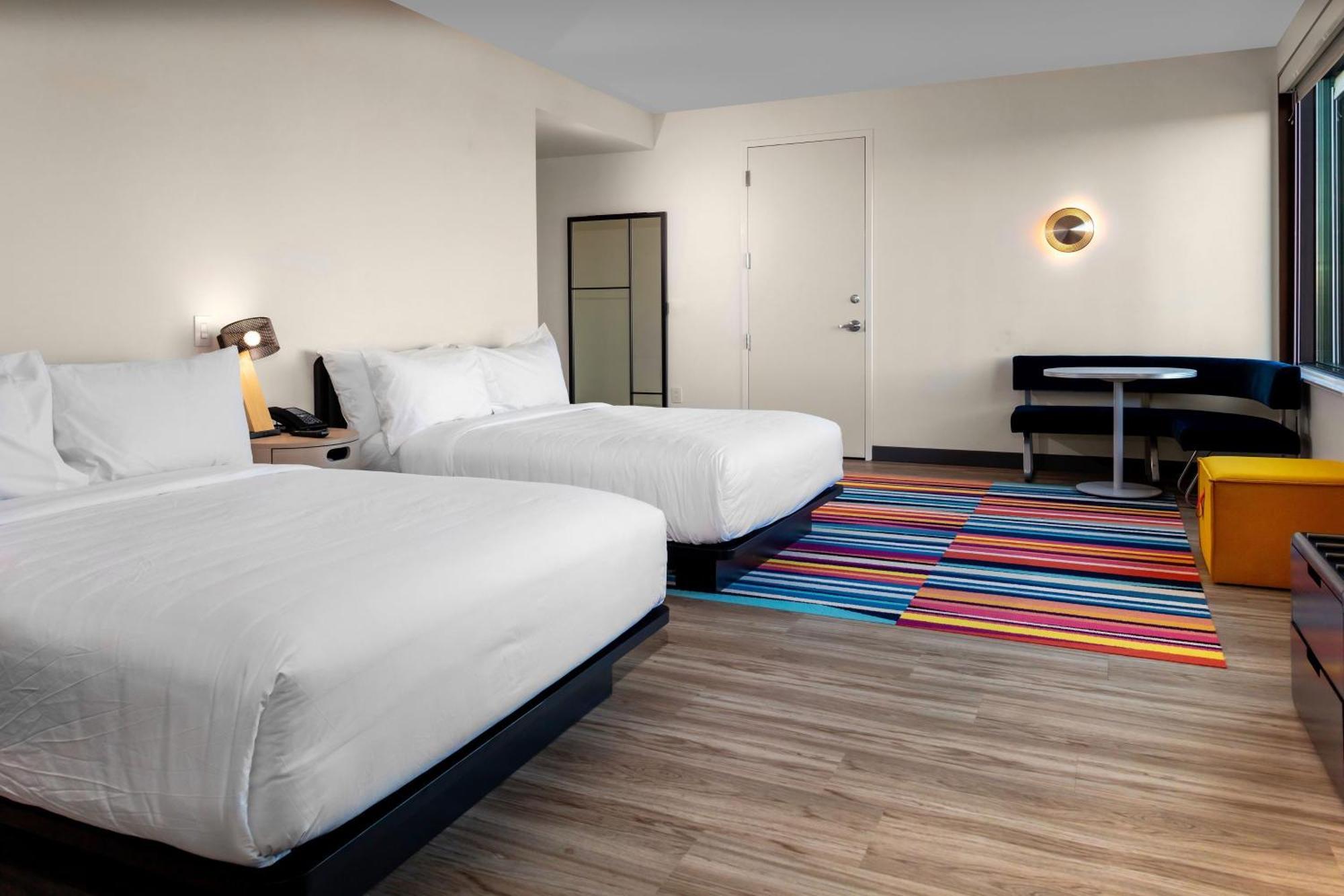 Aloft, Guest room, 2 Queen