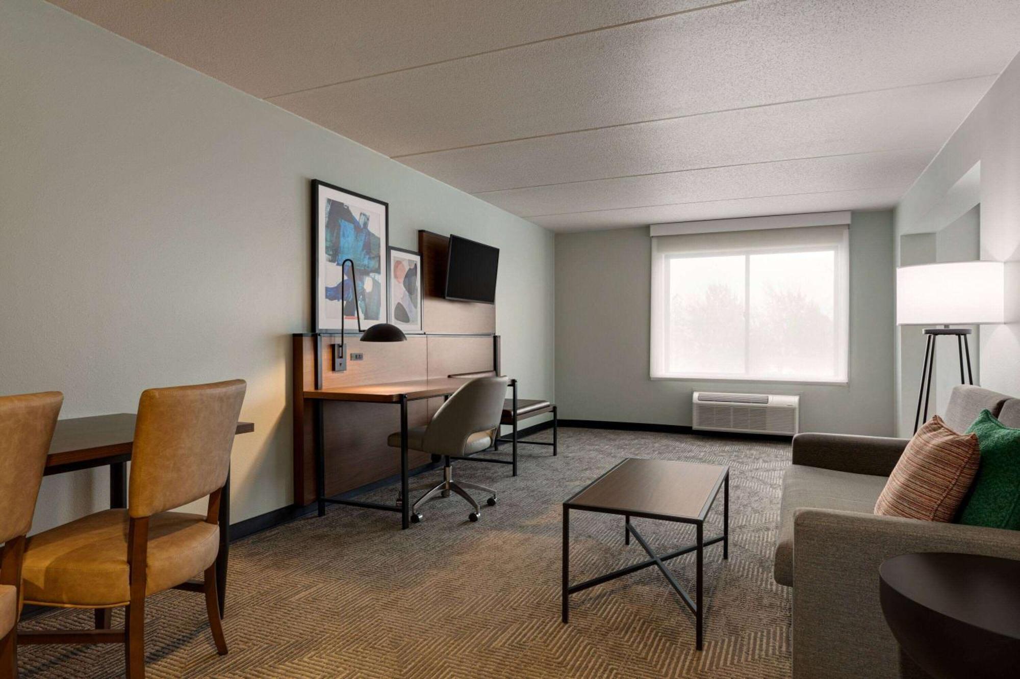 Studio Suite One King Bed No Pets or Non-Smoking