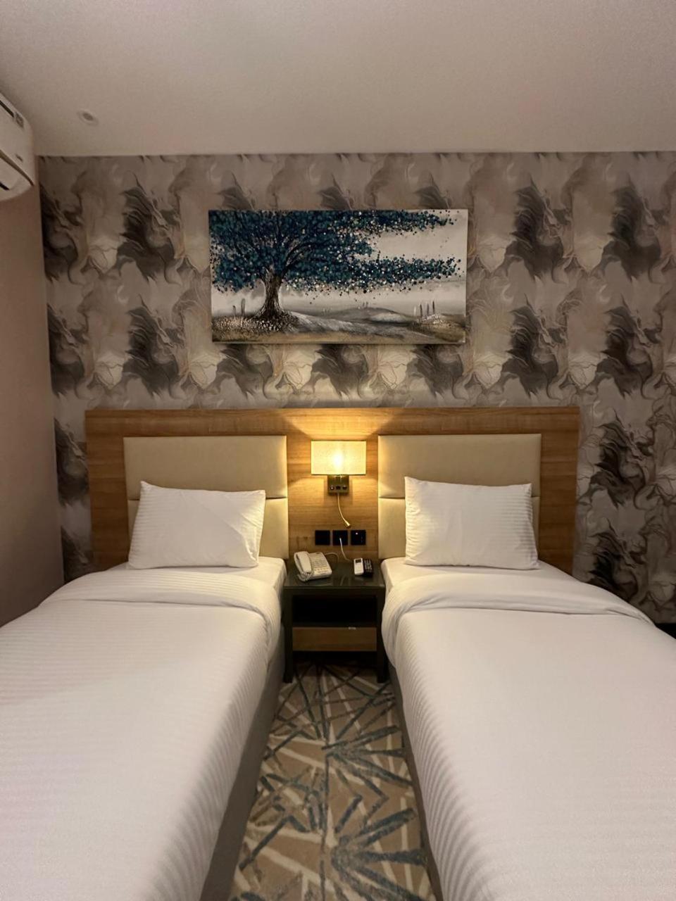 Twin Room,1637890748:JPEG