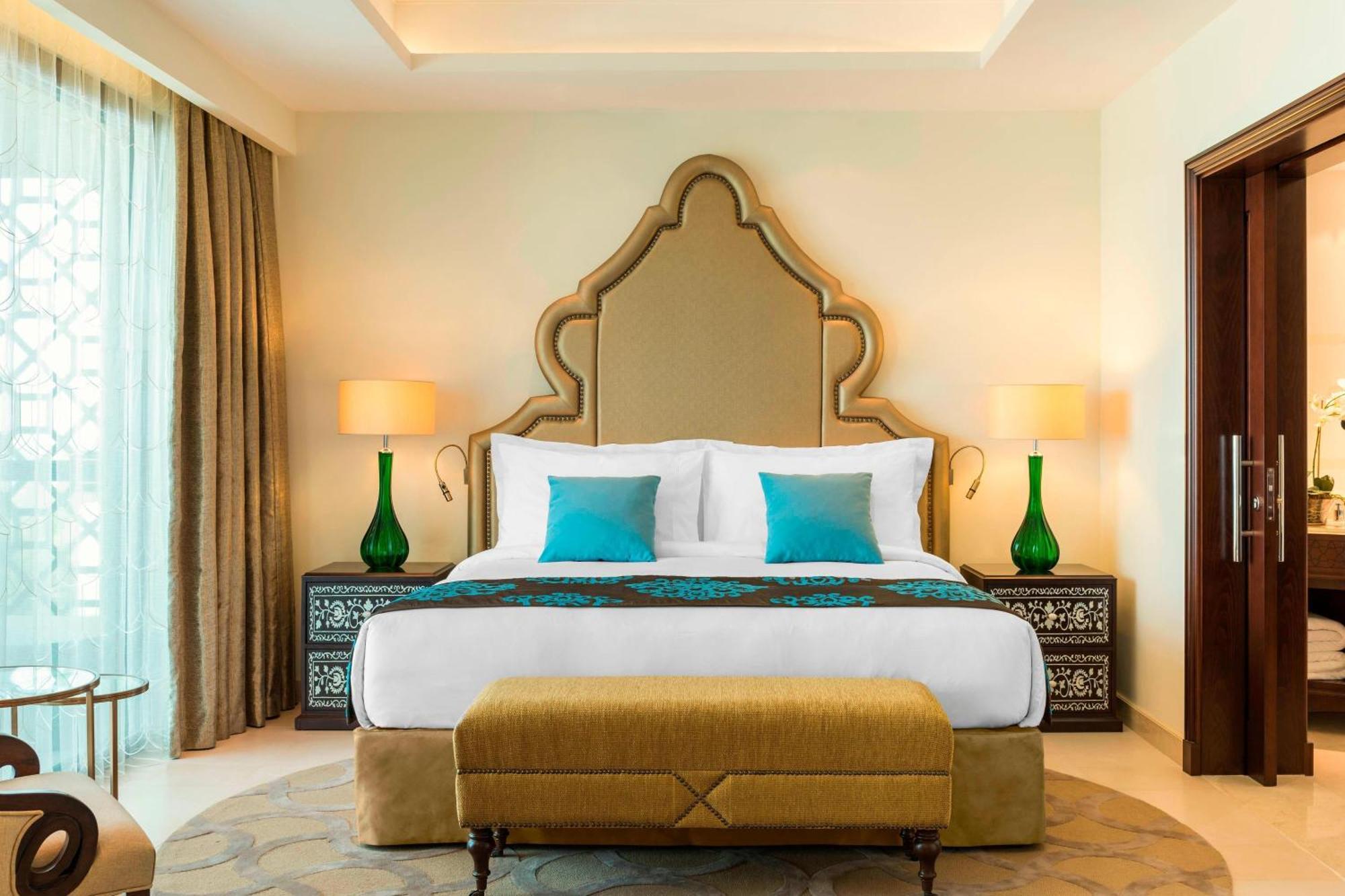 Al Dana Suite Sea View, 1 Bedroom Suite, 1 King, Balcony