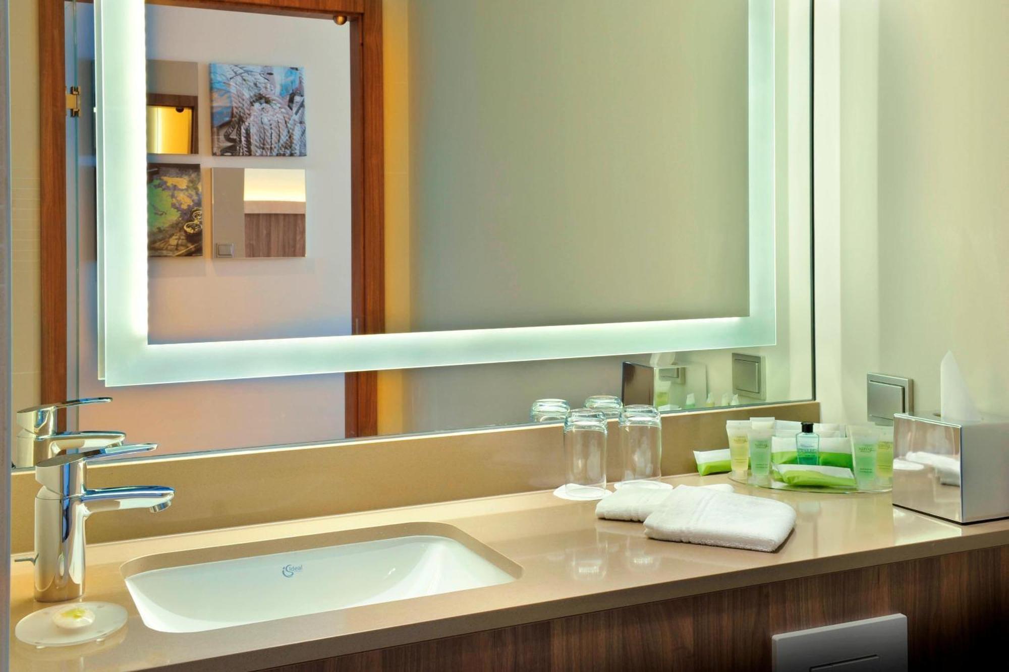 Guest room, 1 King, Sea view
