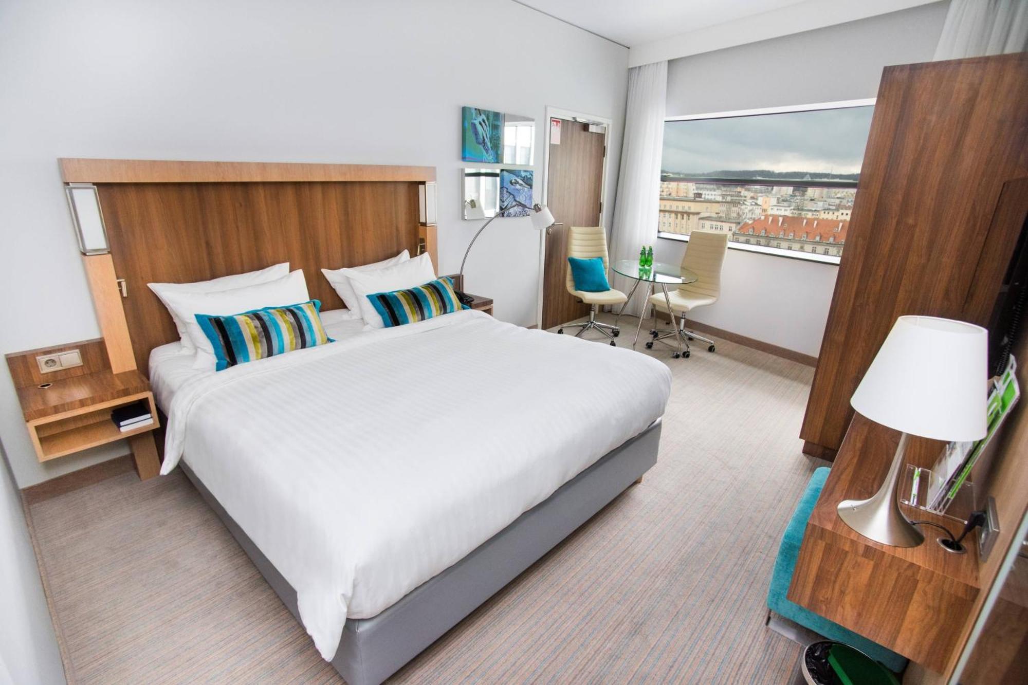 Guest room, 1 King, Courtyard view,1644438071:JPEG
