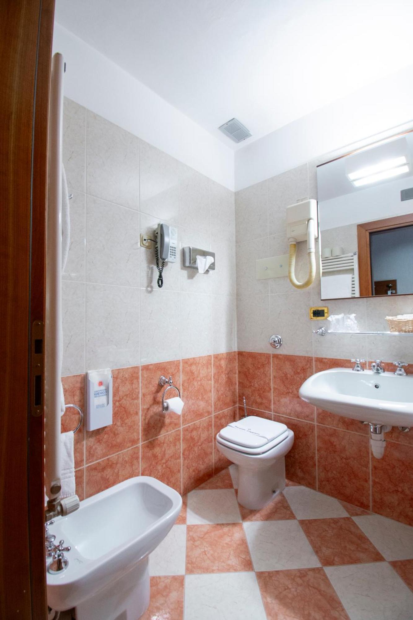 Standard Twin Room,1649014717:JPEG