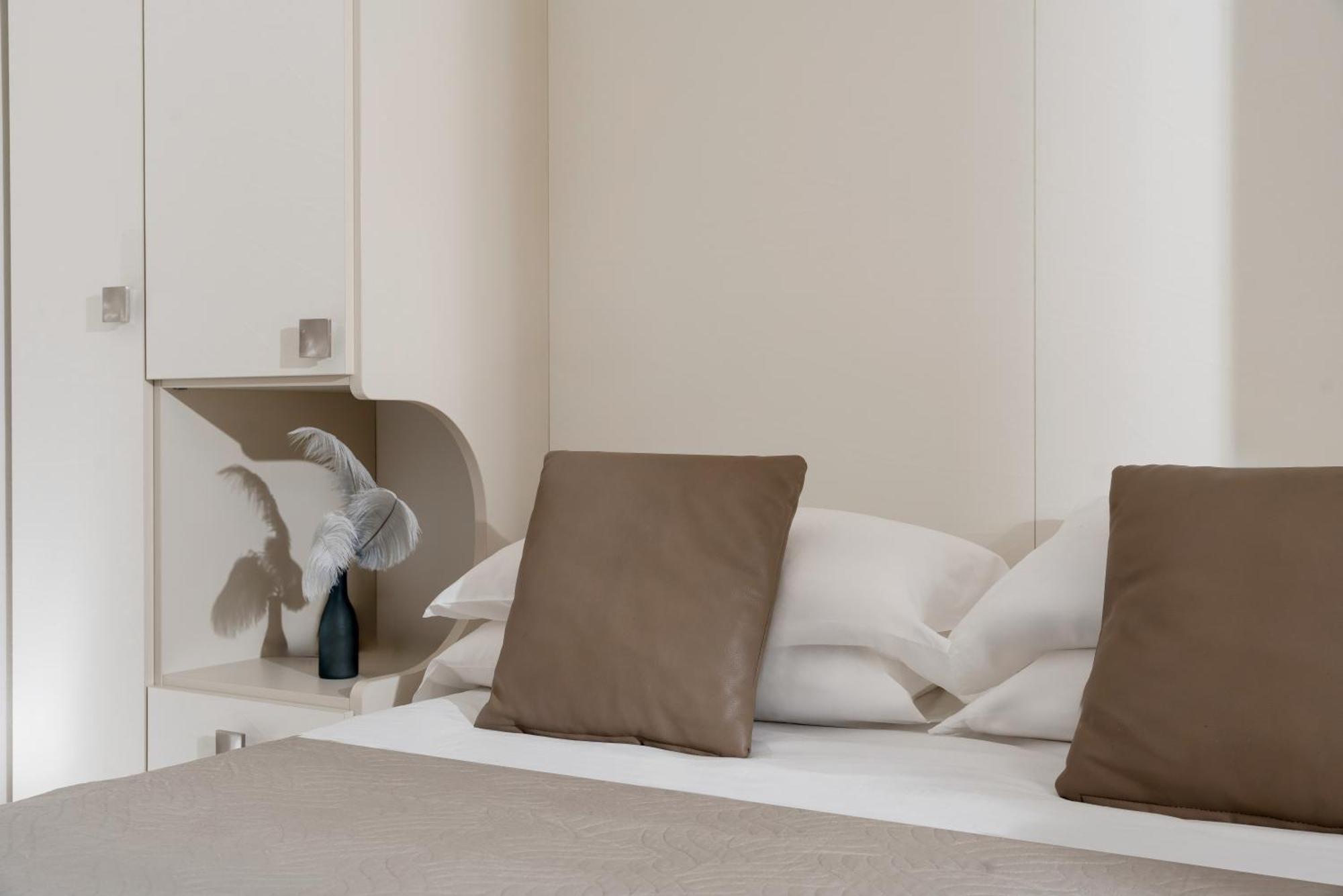 Family Room,1651736546:JPEG