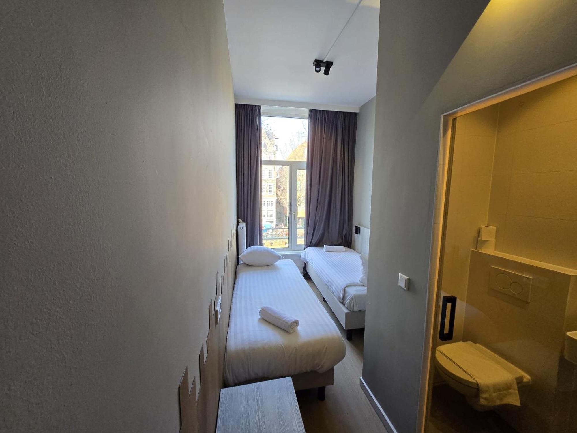 Twin Canal View Private Bathroom