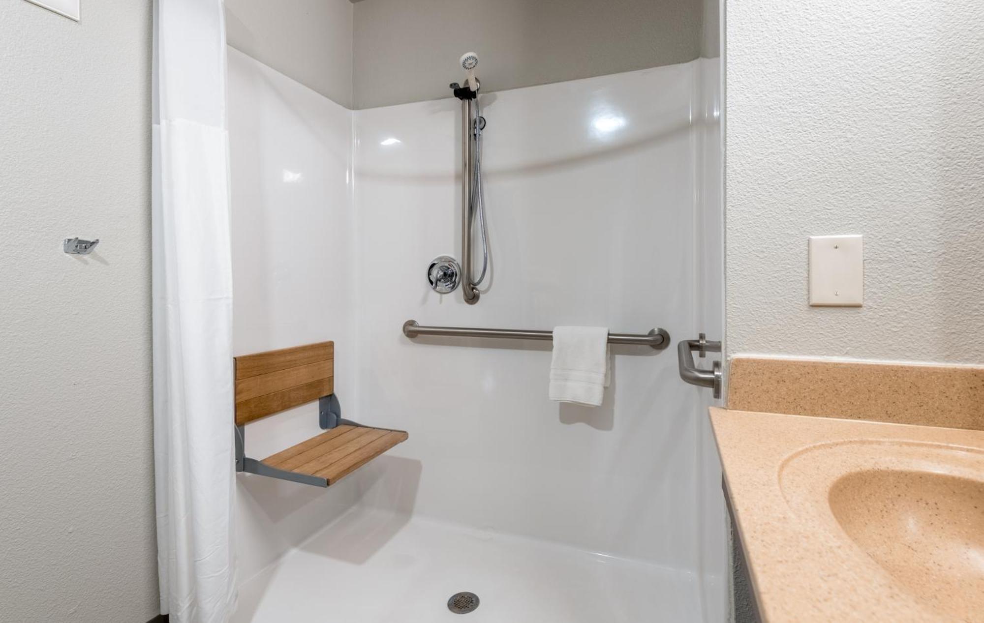 Queen Room - Hearing & Mobility Accessible - Roll In Shower,1657871367:JPEG