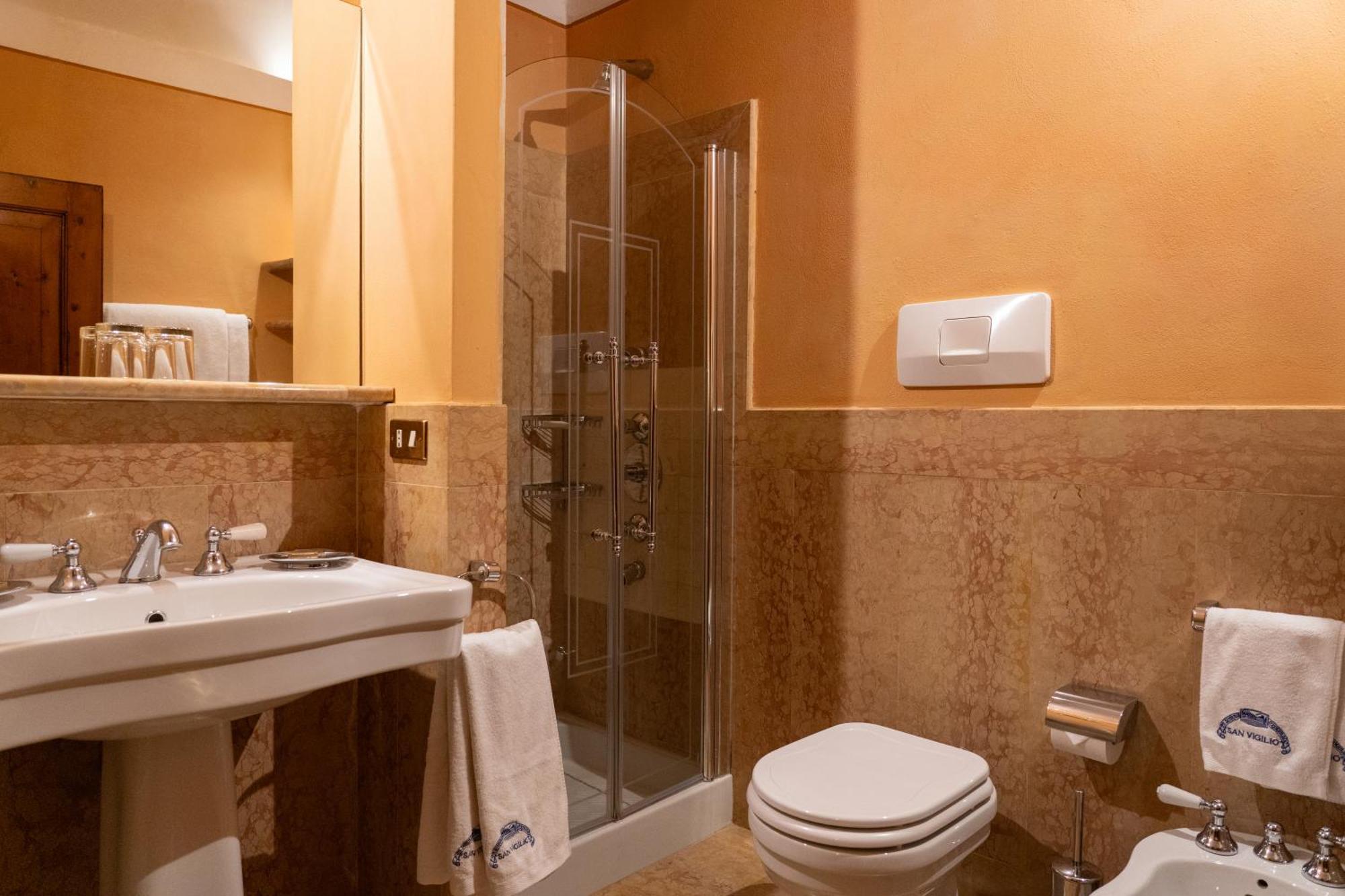 Superior Double or Twin Room with Lake View,1666037867:JPEG