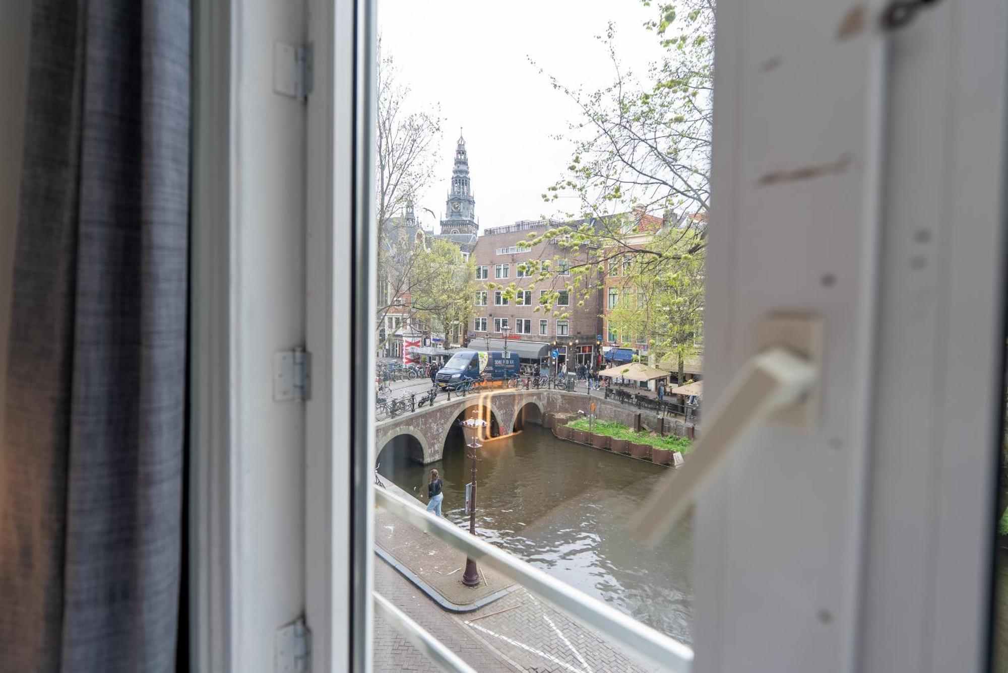 Twin Canal View Private Bathroom