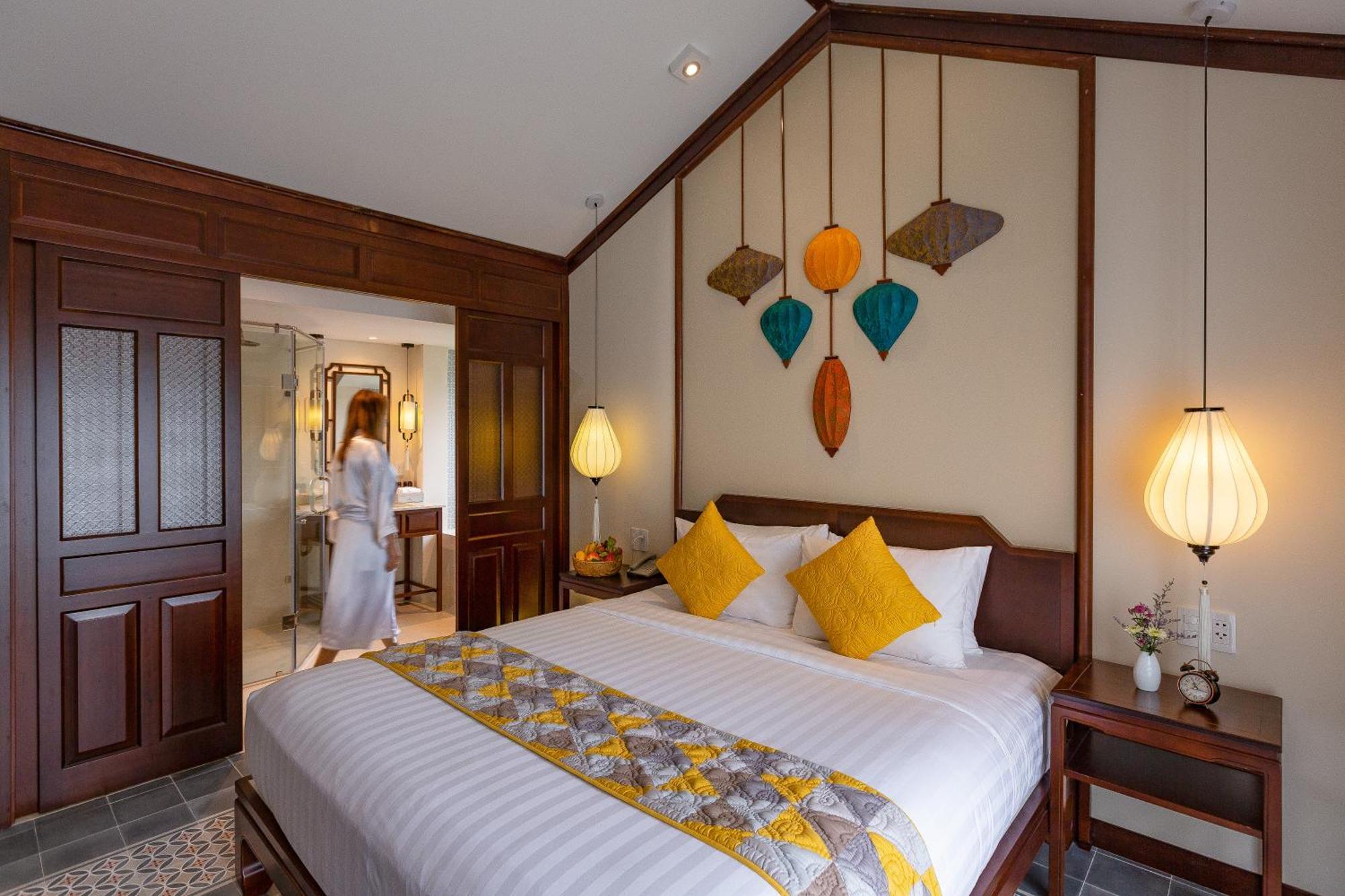 Premium Double or Twin Room Bathtub Balcony Quiet Street View