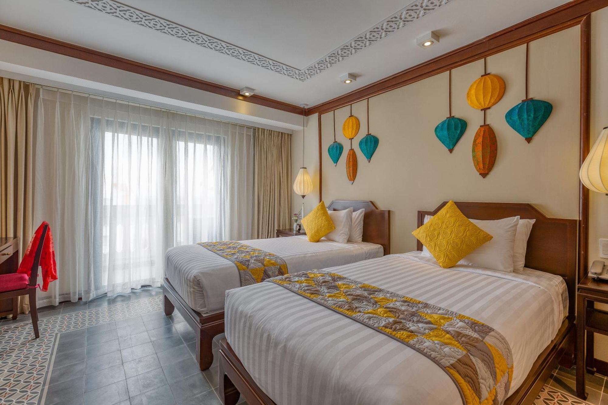Junior Queen or Twin Suite Bathtub Balcony Tranquil Meadow View