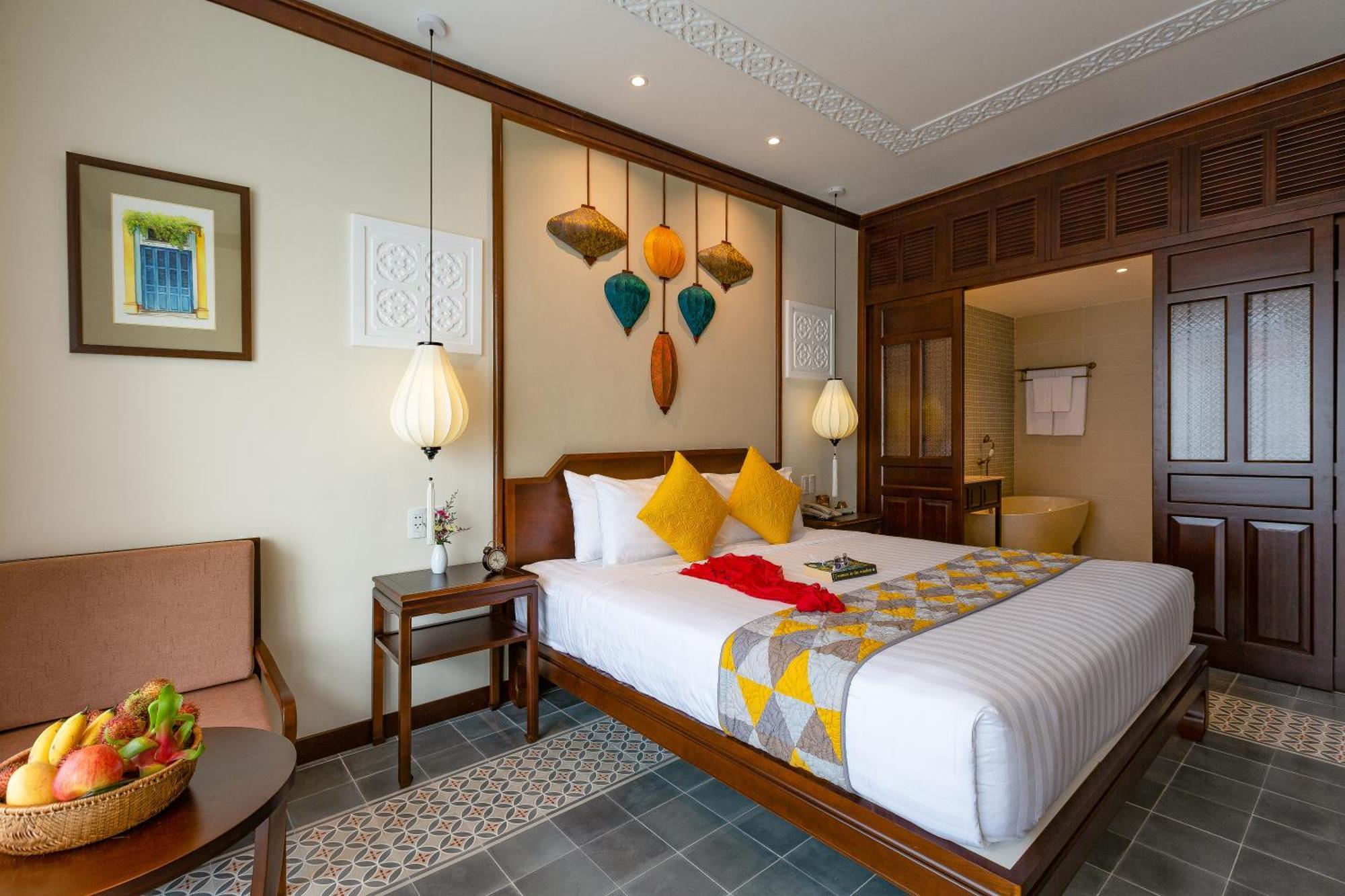 Premium Double or Twin Room Bathtub Balcony Quiet Street View