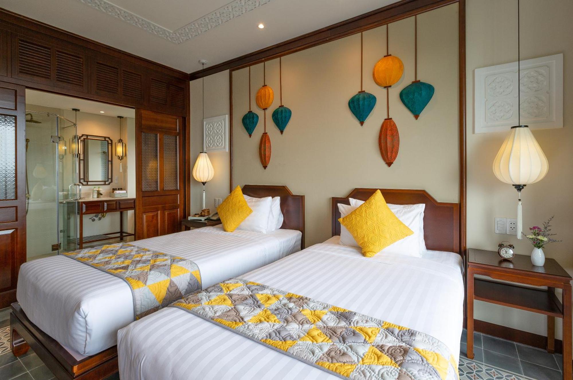 Deluxe Double or Twin Room Bathtub Balcony Courtyard View