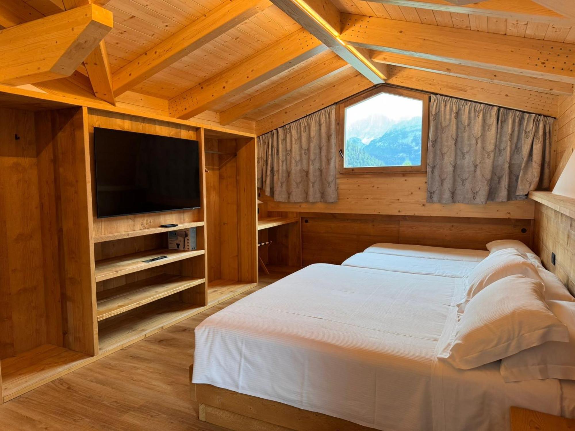 Superior Quadruple Room,1774539519:JPEG