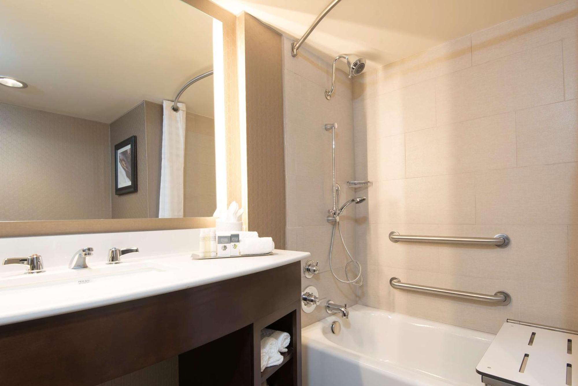 King Room - Mobility Access,1557429451:JPEG