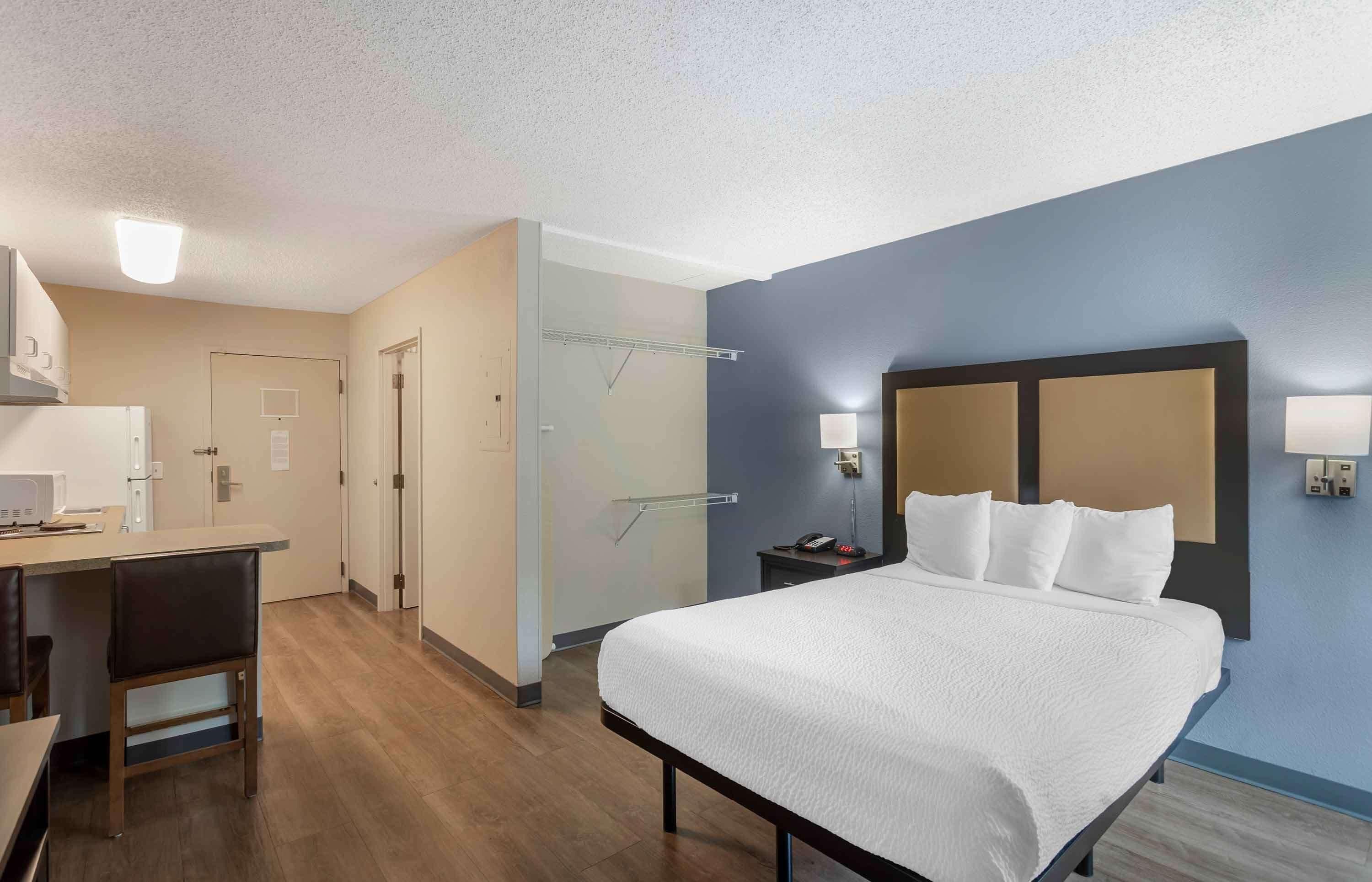 1 Queen Bed | ADA or RI Shower or Nsmk or Kitchen