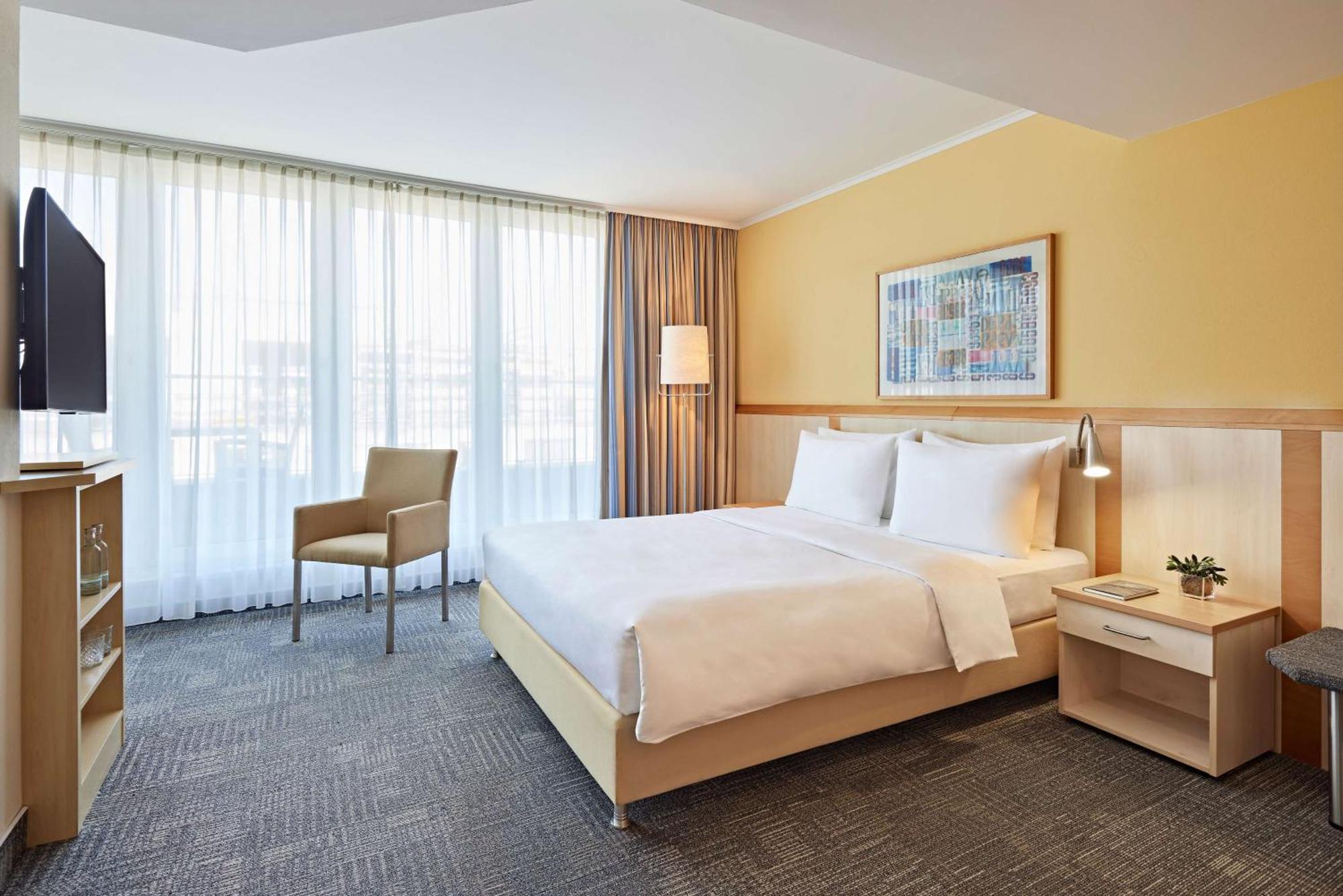 Deluxe Queen Room with Balcony,1739370955:JPEG