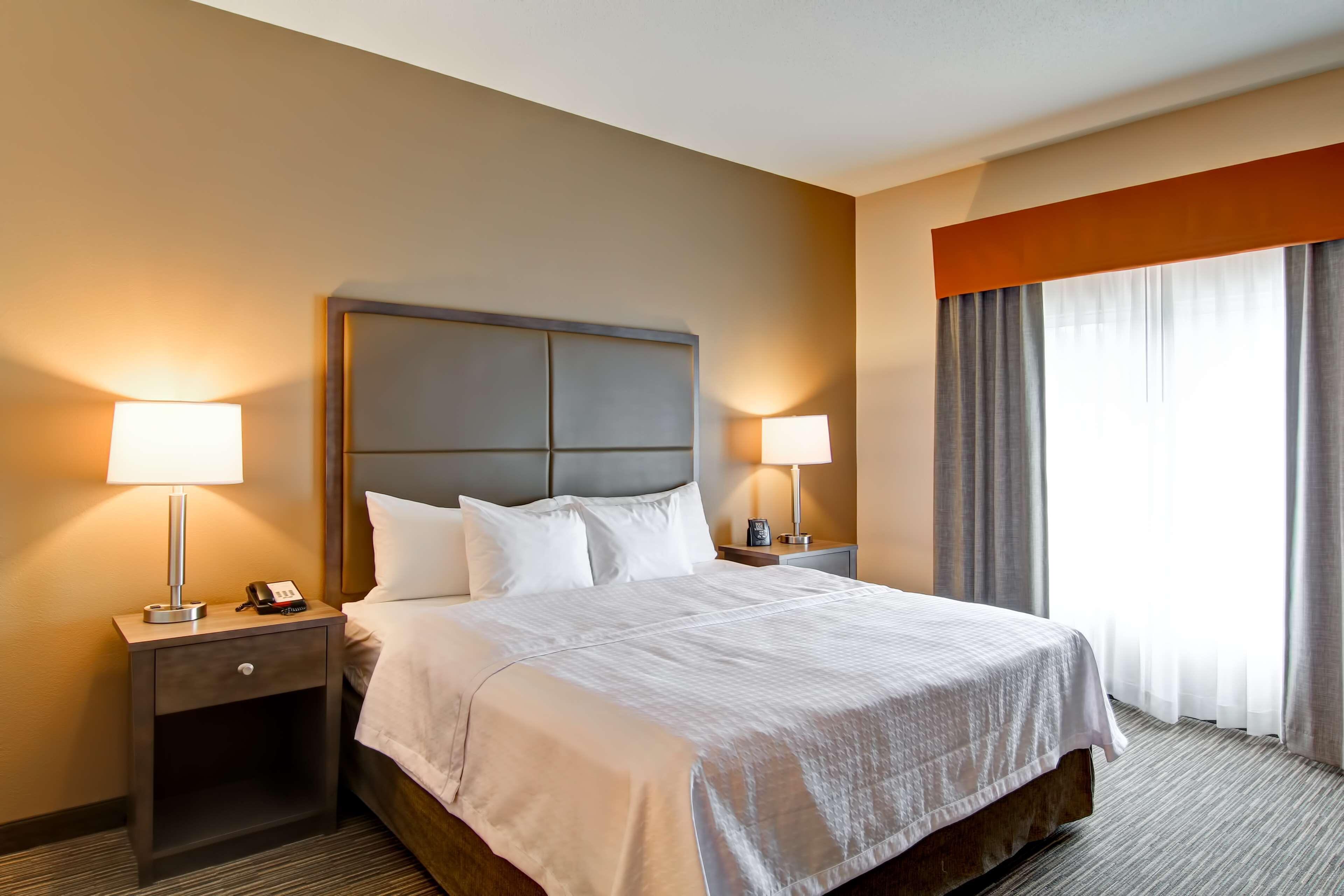 One-Bedroom King Suite Non-Smoking