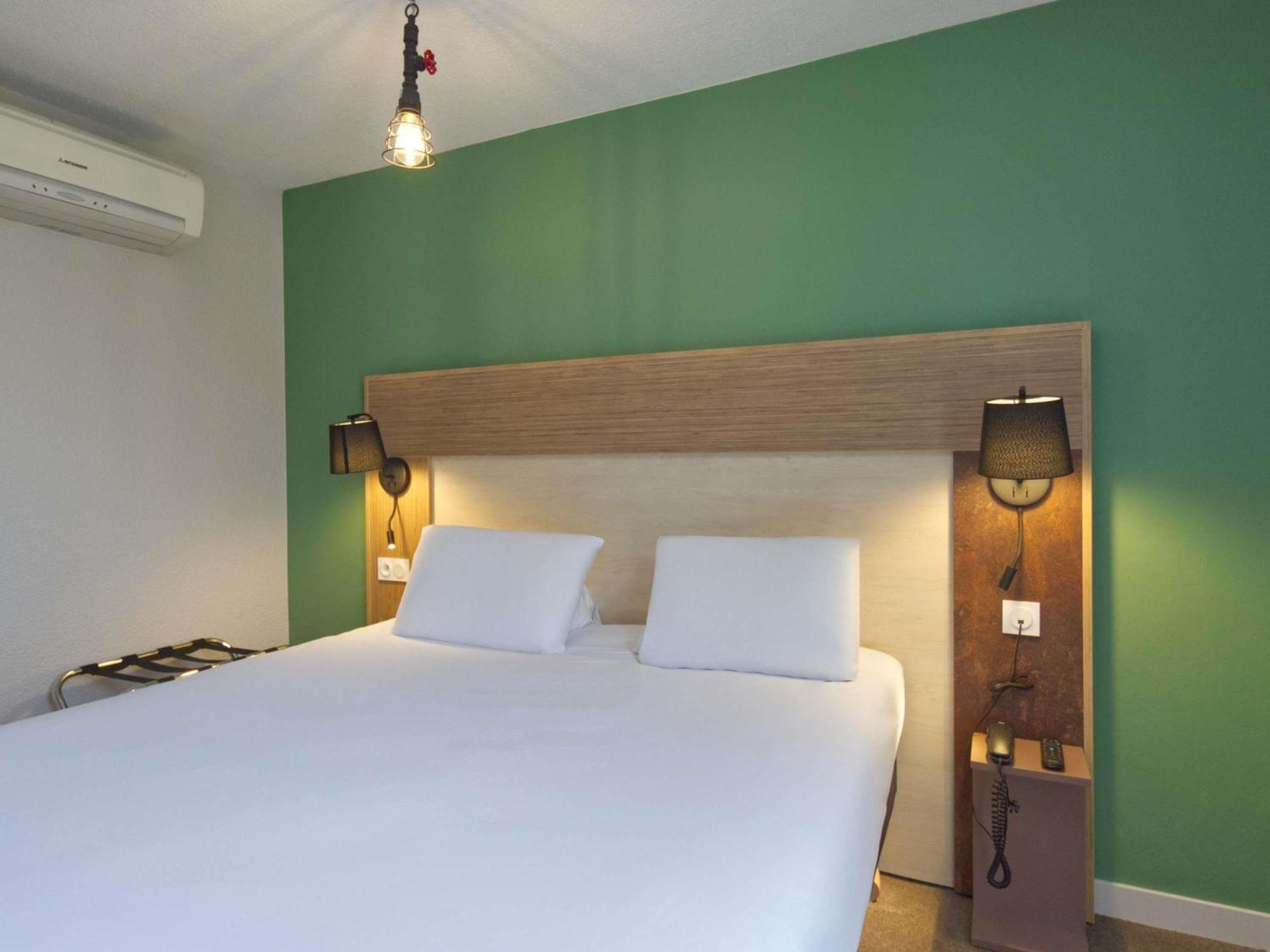 Pop Room with a double bed,1716976607:JPEG
