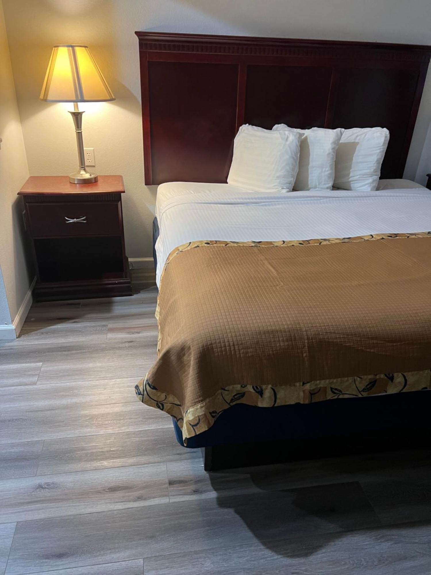 Standard Queen Room,843070016:JPEG