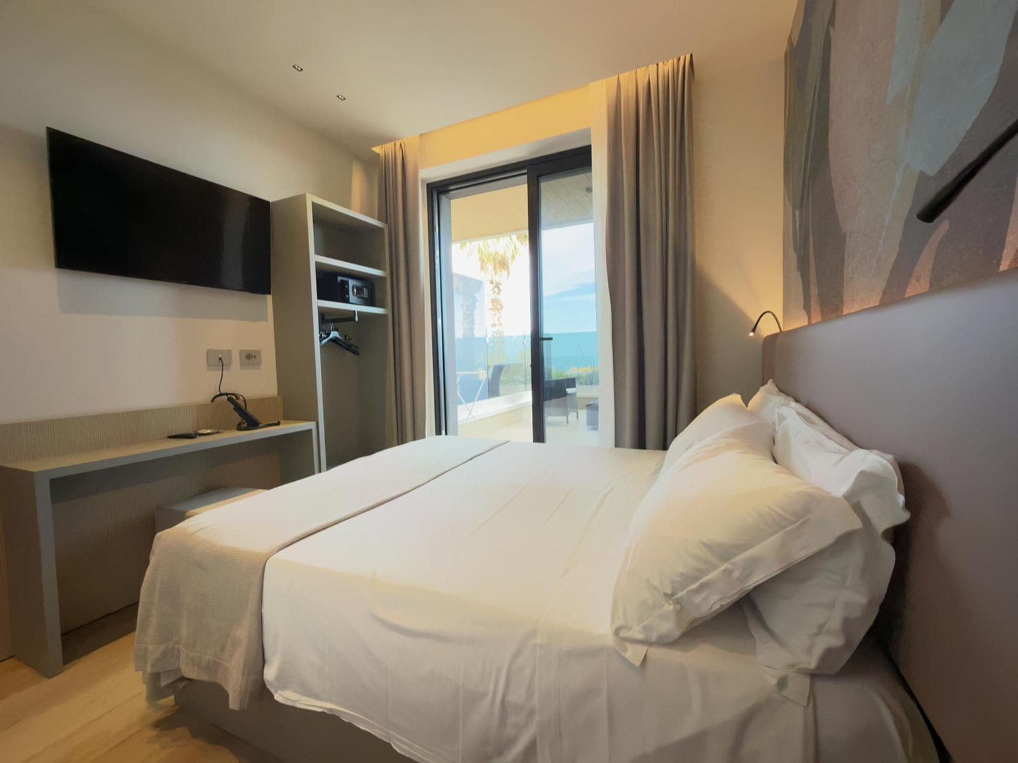 Standard Double room Sea-facing Balcony small bathroom,1645678950:JPEG