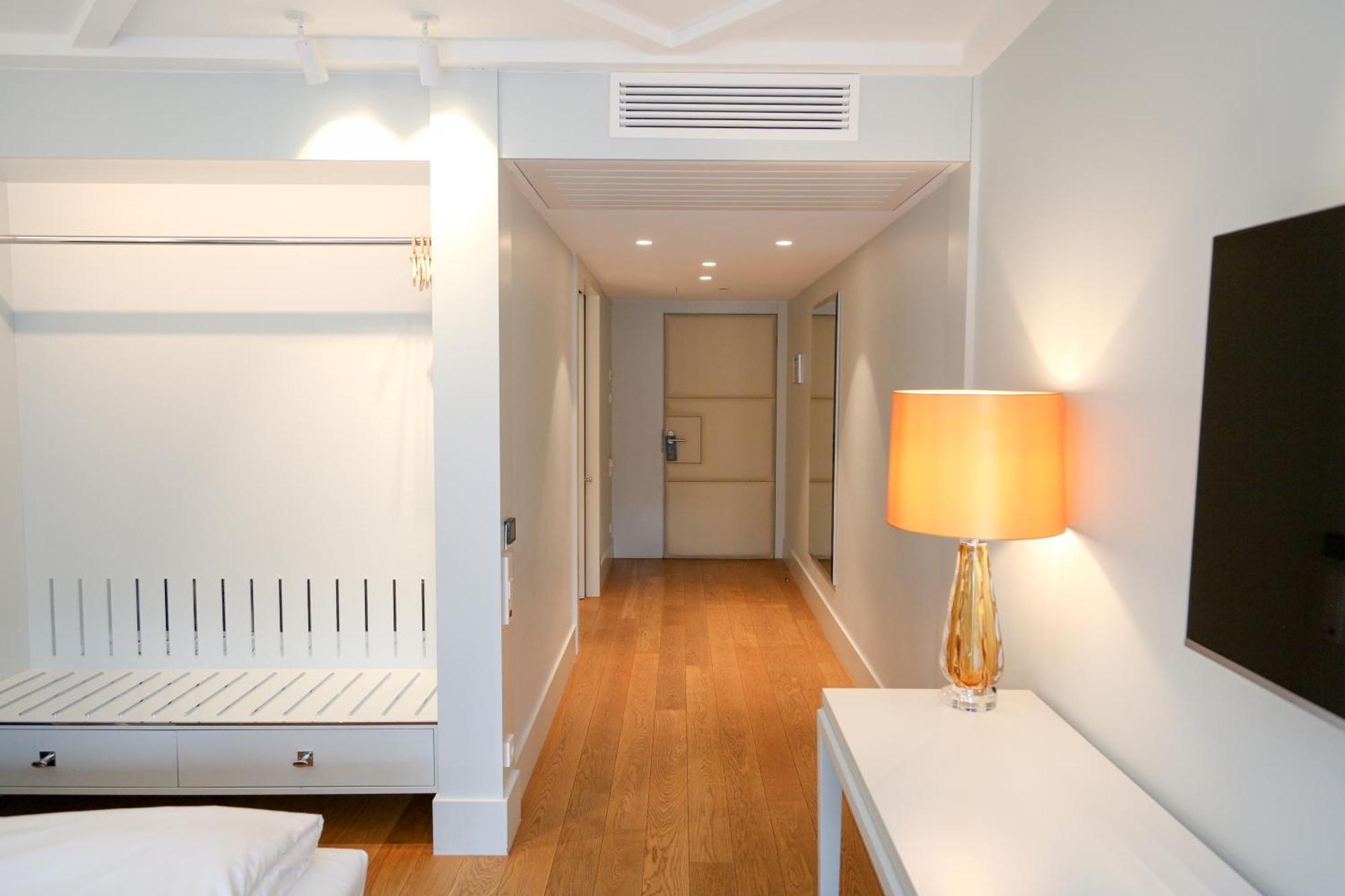 Barrier double room