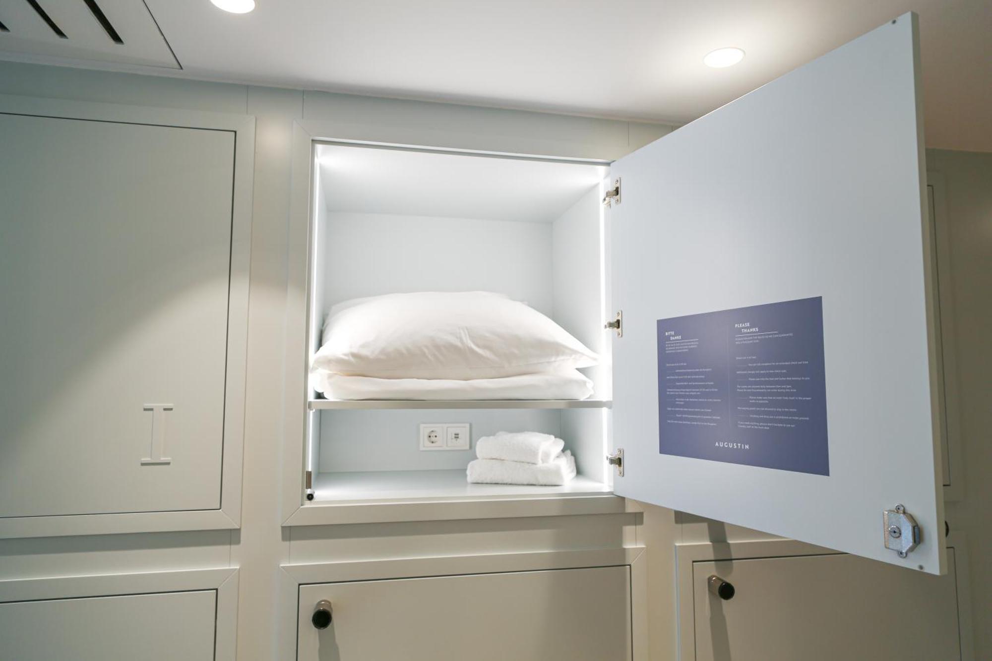 Private 6-Bed Room