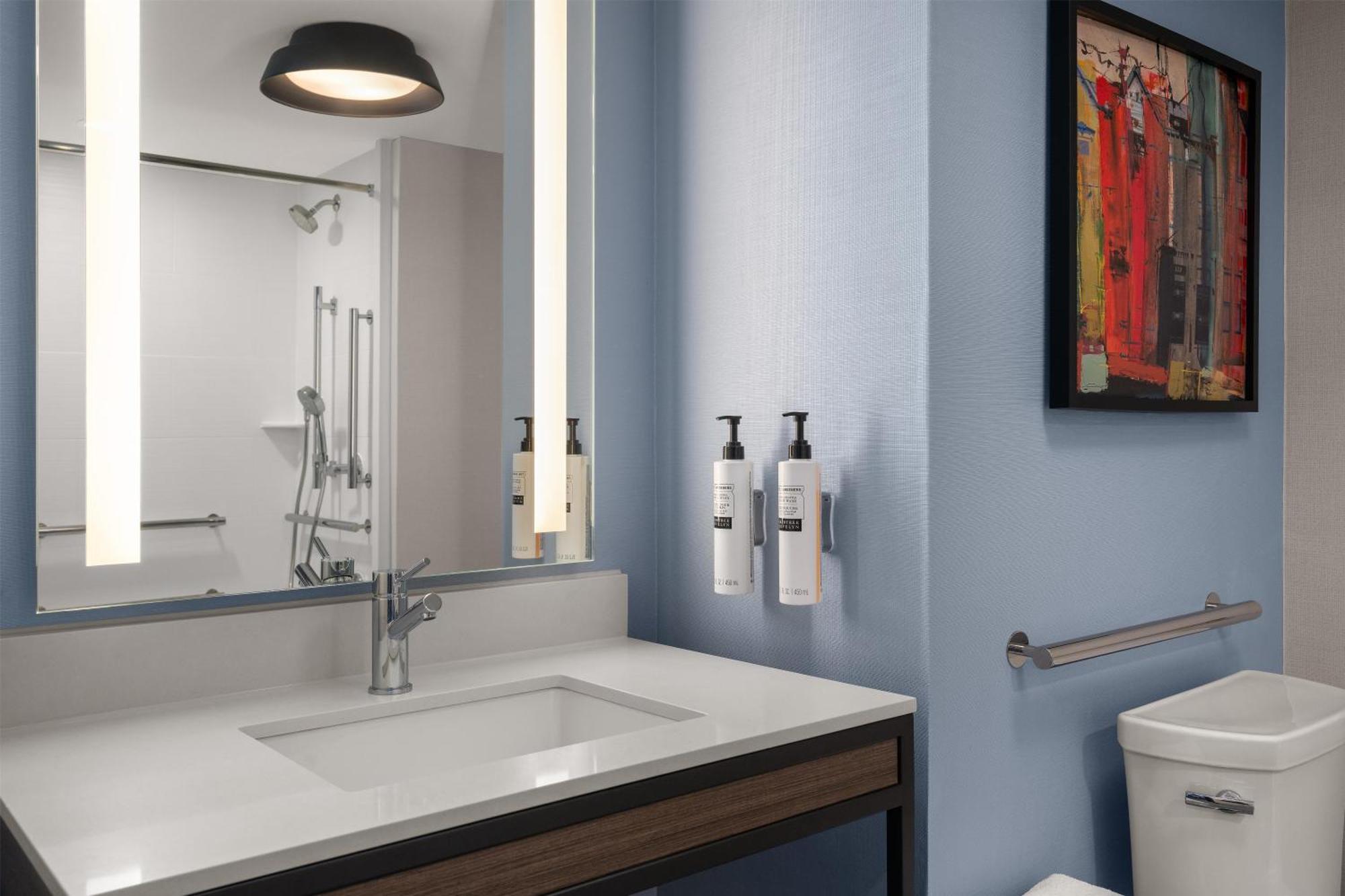 King Room with Accessible Tub - Mobility Access,1758304775:JPEG