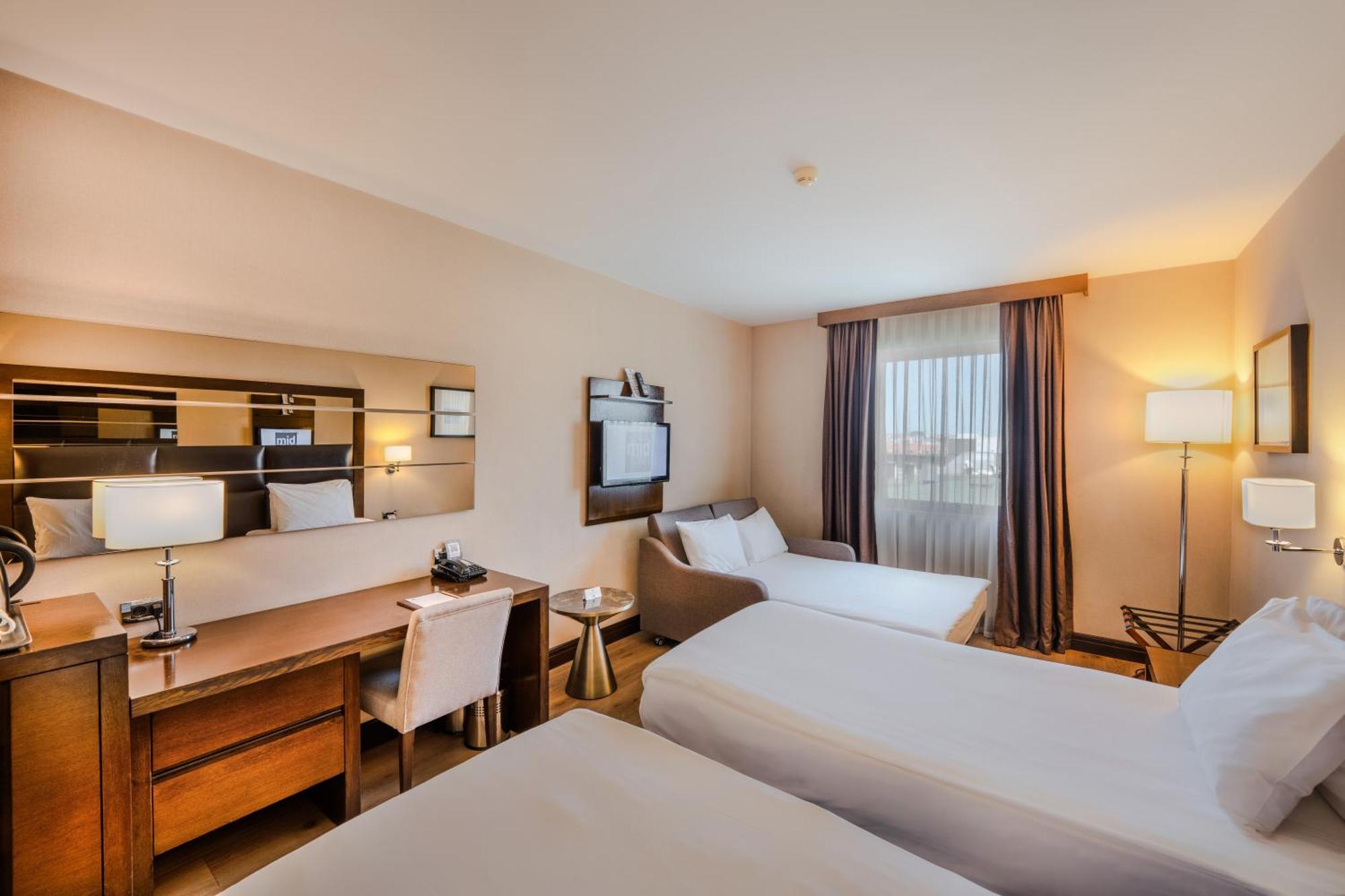 Deluxe Family Room