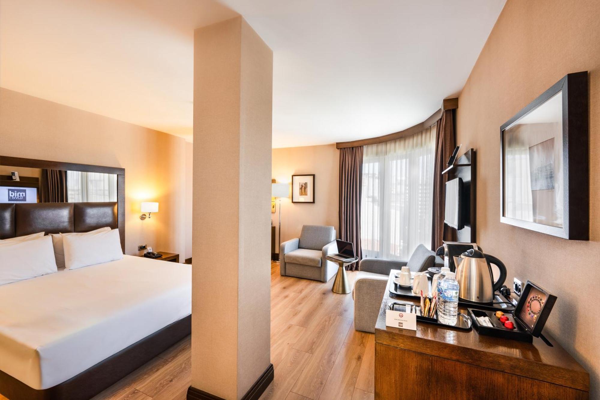 Corner Suite