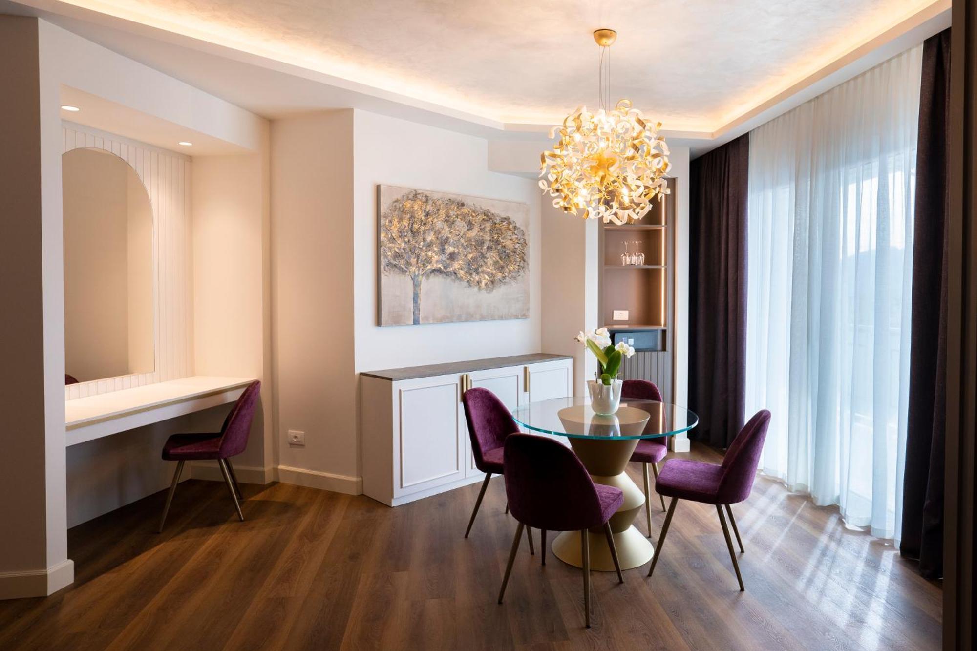 Executive Suite,1770051737:JPEG