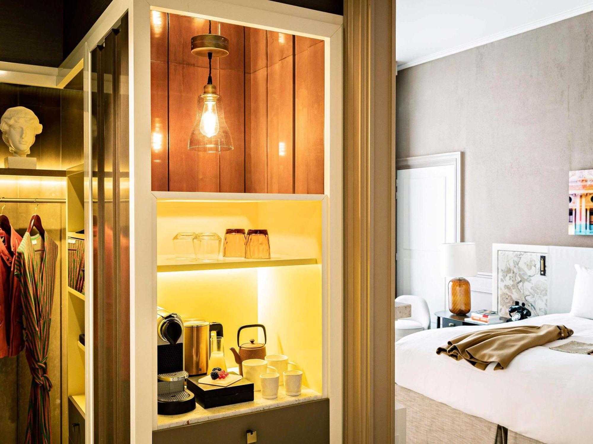 Quarto Premium Luxo com 1 Cama Queen-Size e Vista do Pátio ou da Rua Scribe