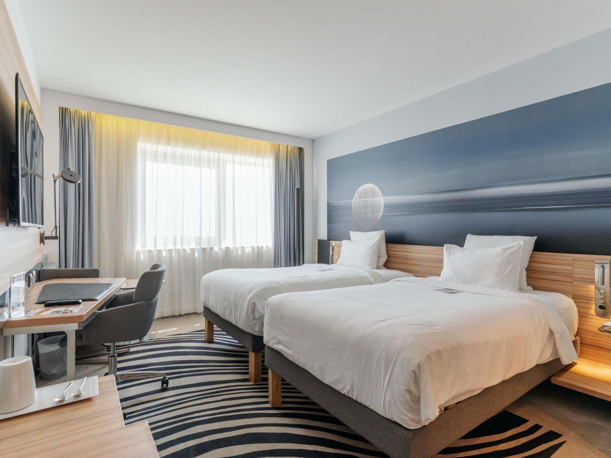 Superior Room Twin beds Partial Sea View