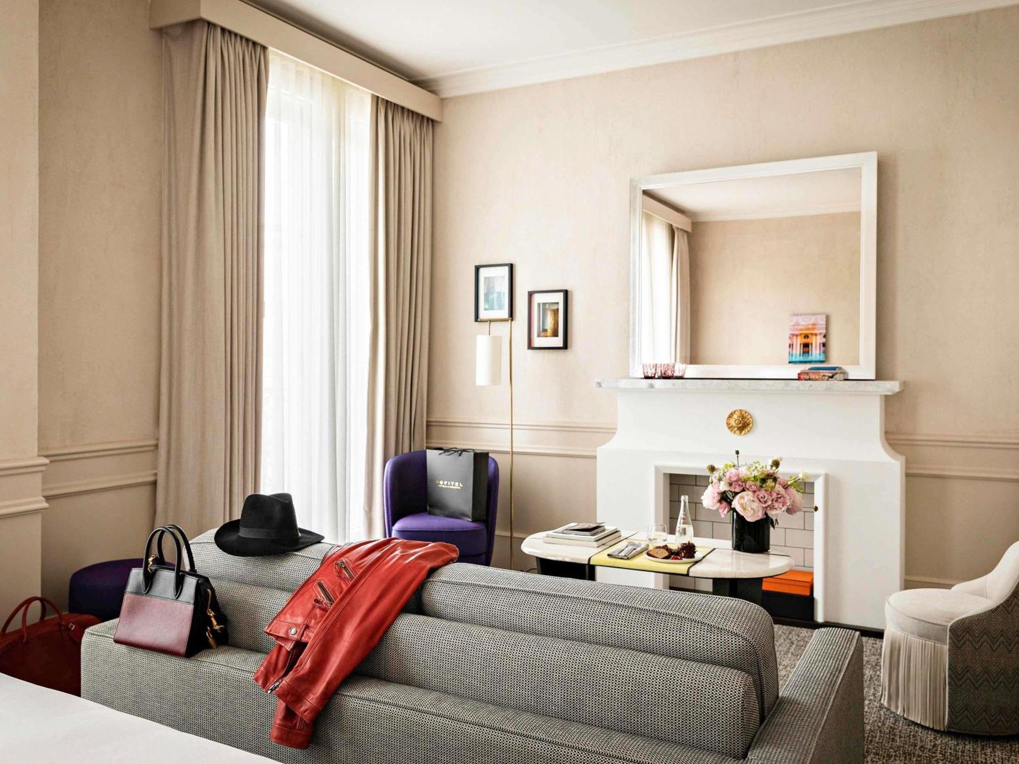 Junior Suite with King or Queen Bed, Sofa Bed, Lounge Area and Street View
