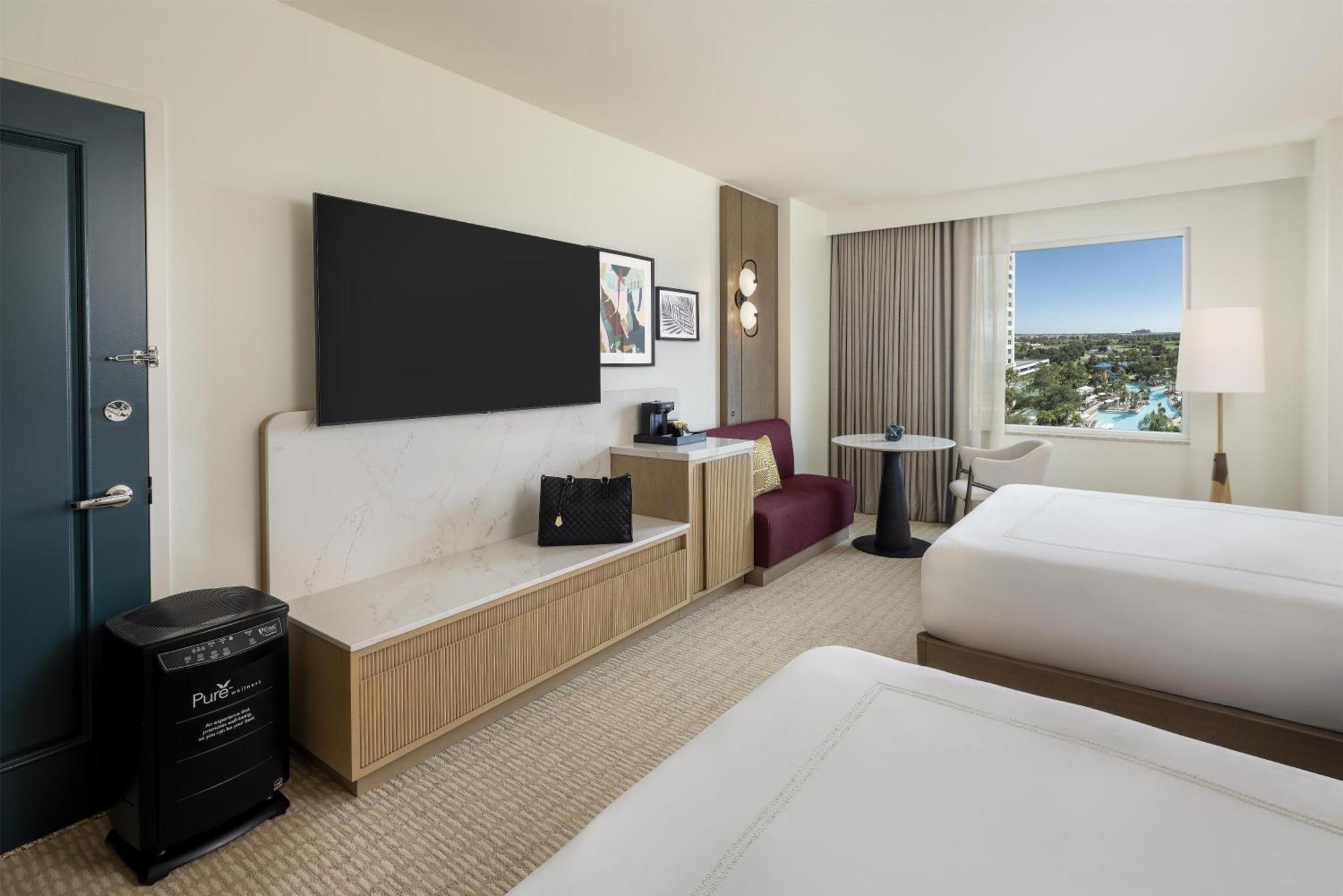 Zimmer mit Queensize-Bett und Poolblick - allergikerfreundlich