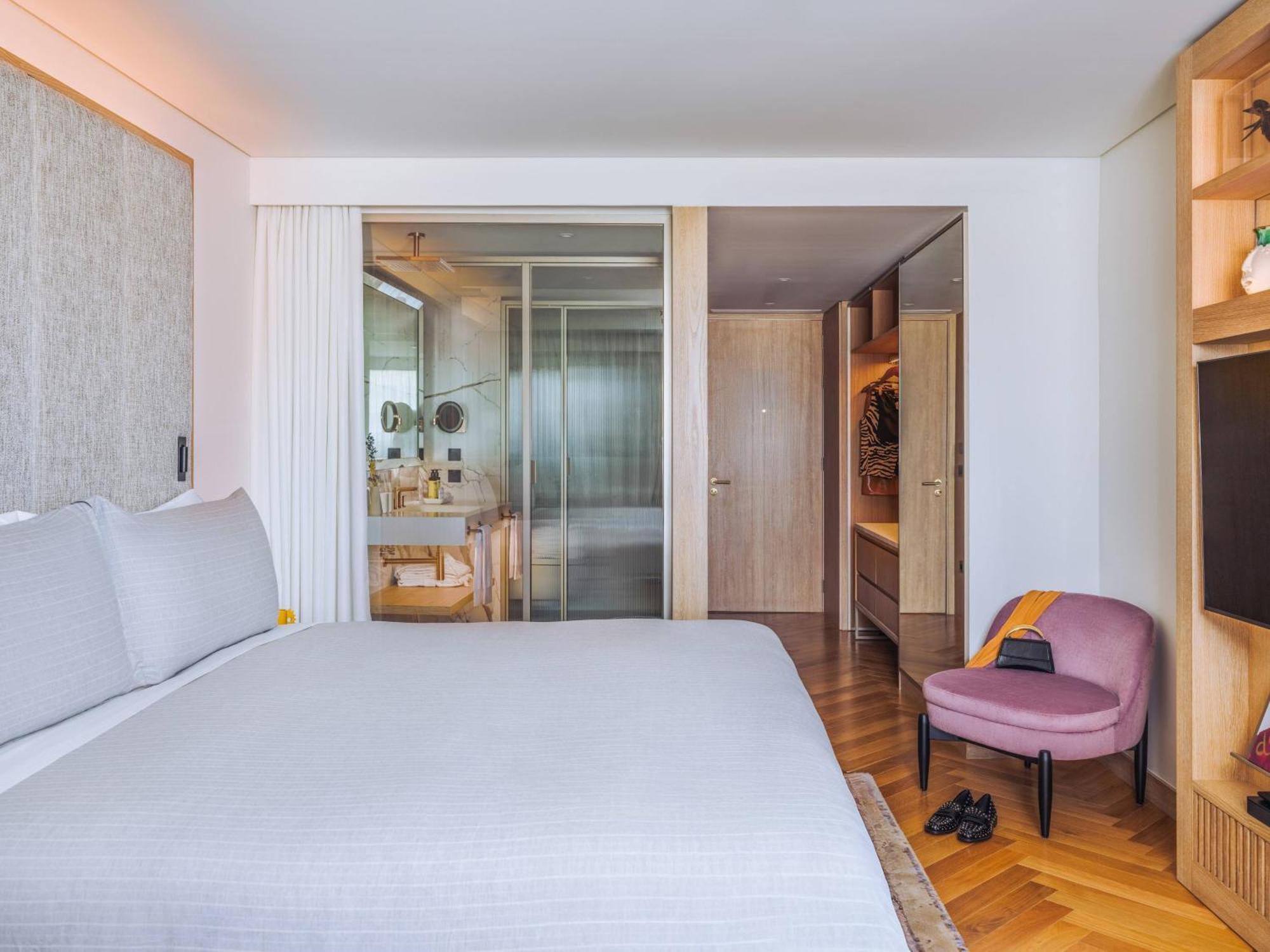 Superior ME Spa Access