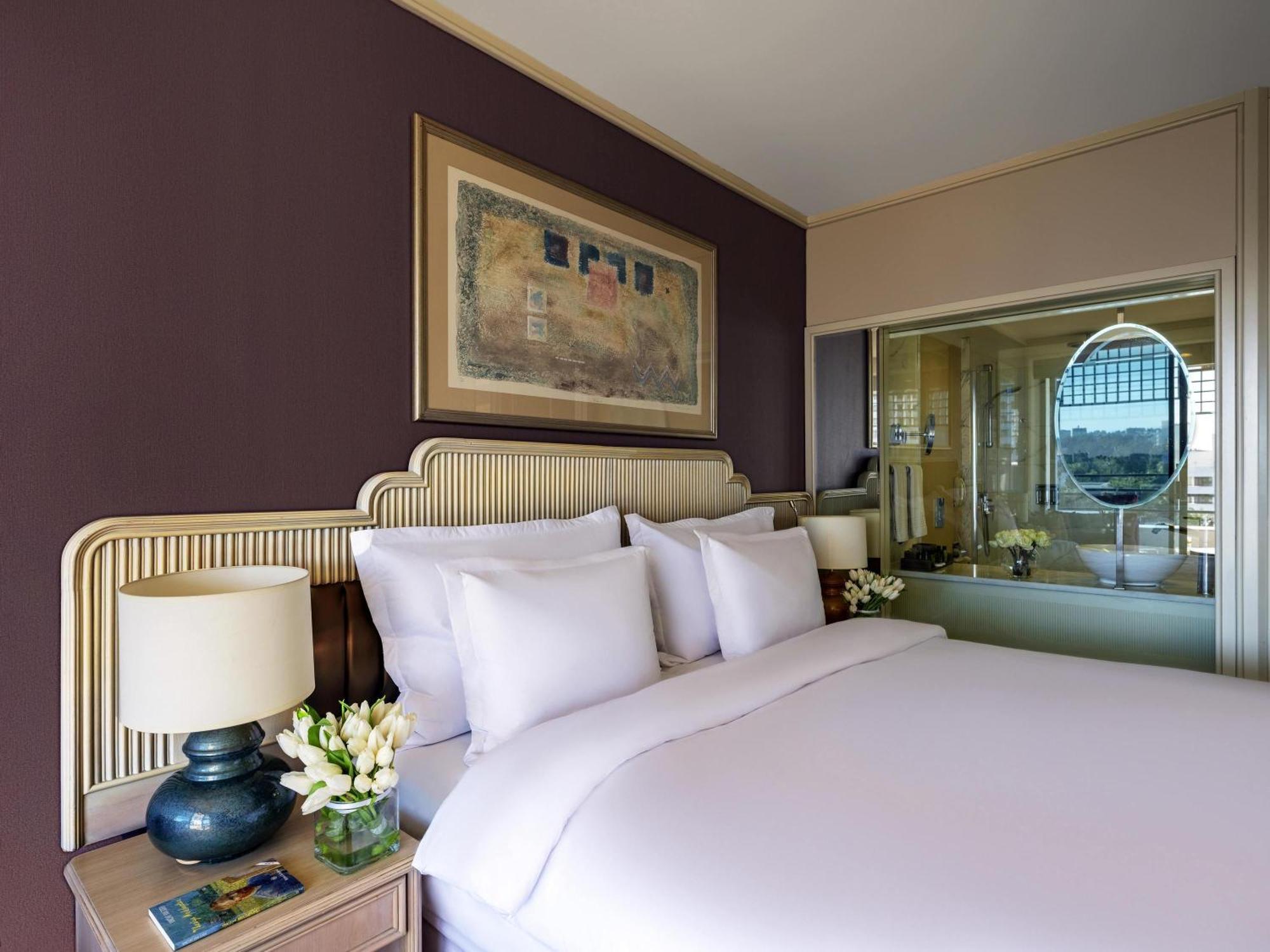 Standard King Room City View
