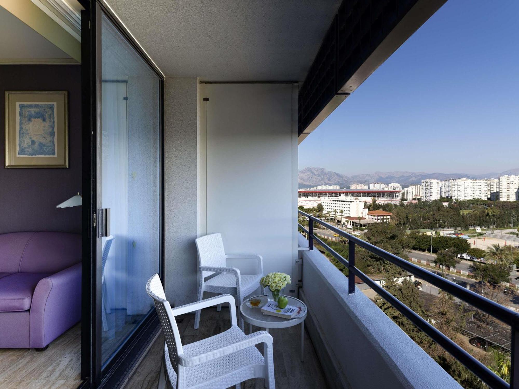 Standard King Room City View