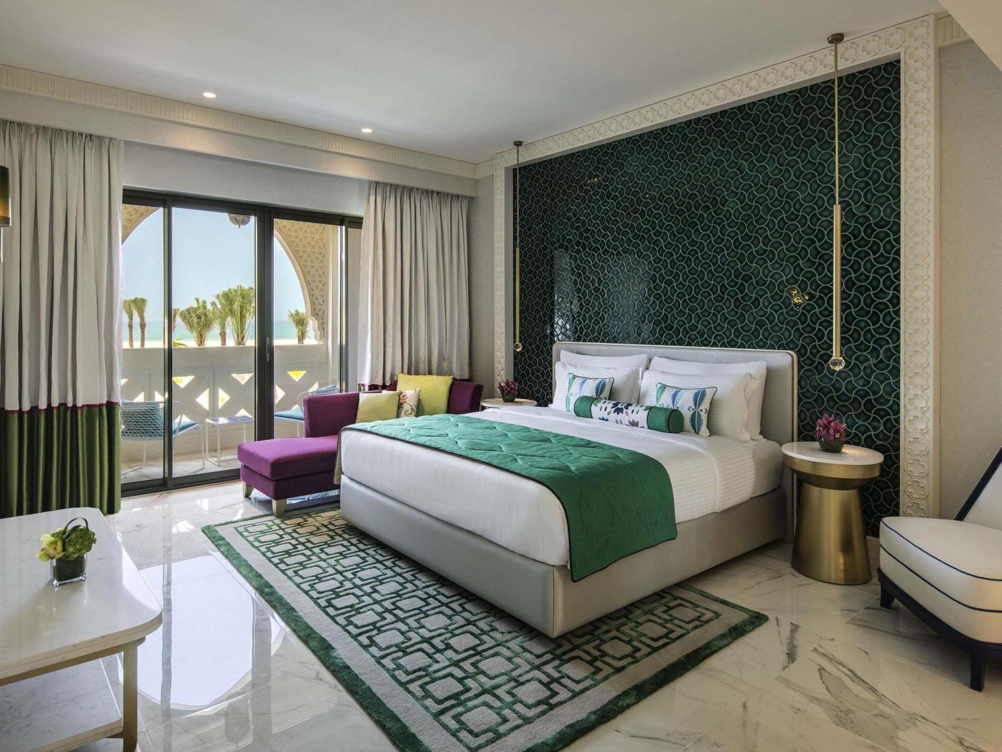 Deluxe King Room Garden View