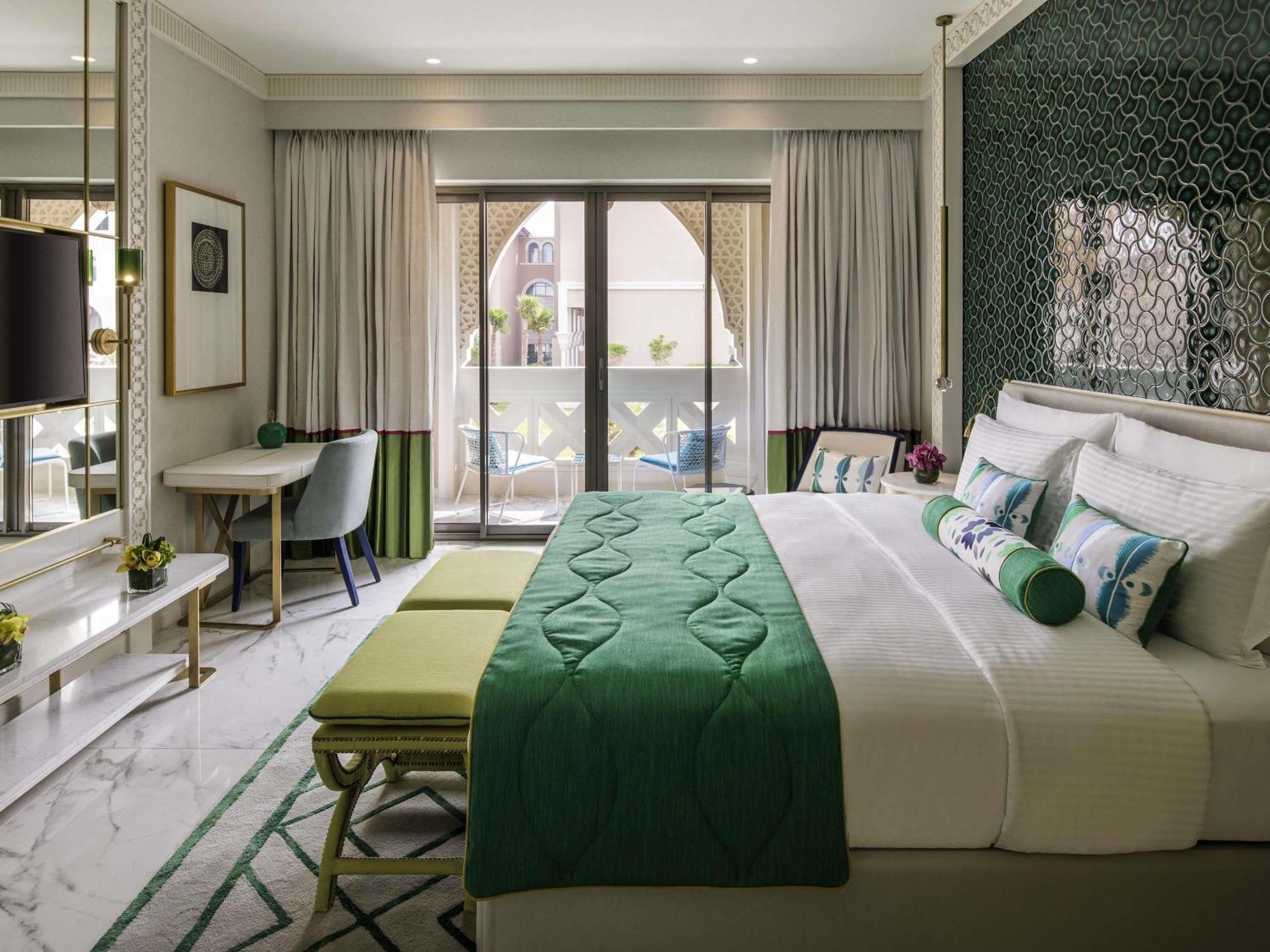 Deluxe King Room Garden View