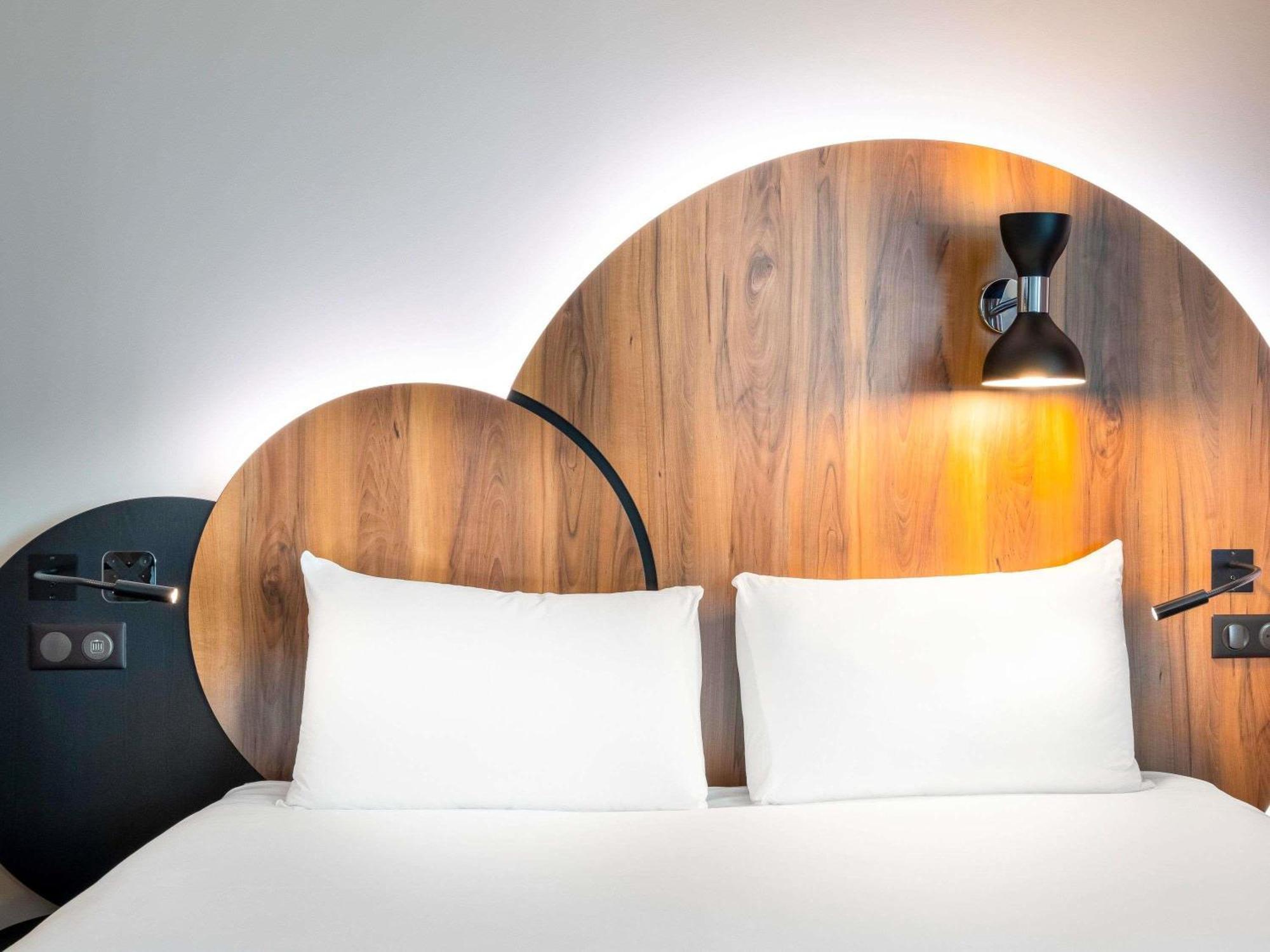 Standaardkamer met 1 Tweepersoonsbed en 2 Eenpersoonsbedden