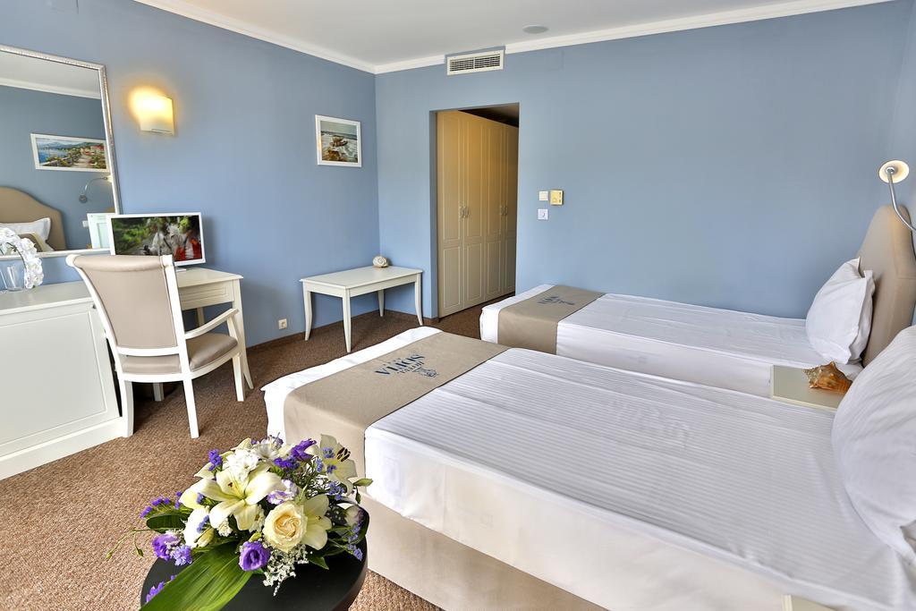 Double or Twin Room with Balcony and Park View
