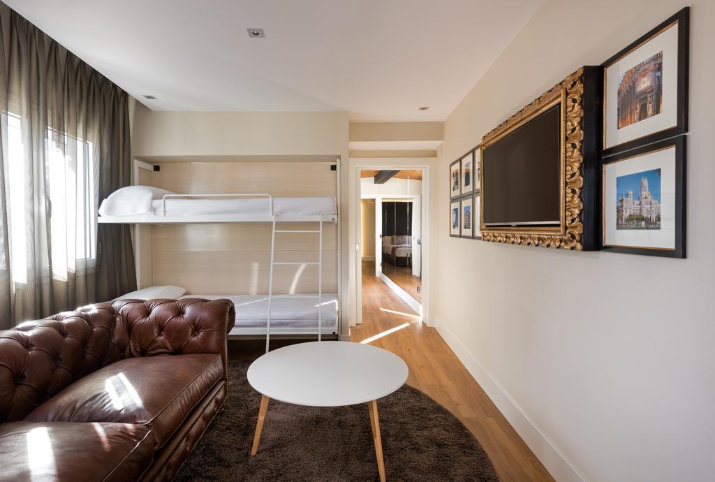 Suite avec Terrasse et Bain à Remous
