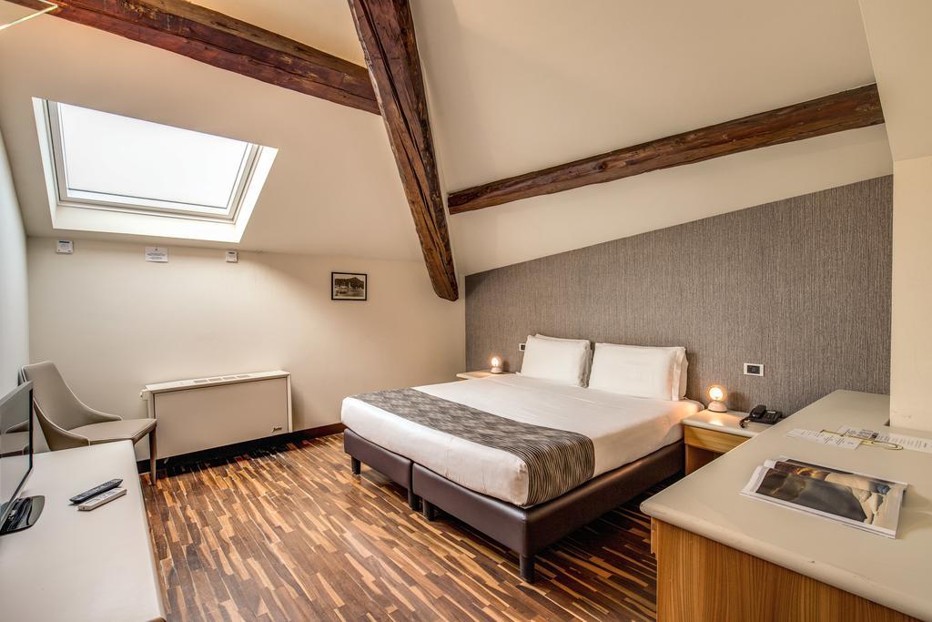 Double or Twin Room Attic,412809450:JPEG