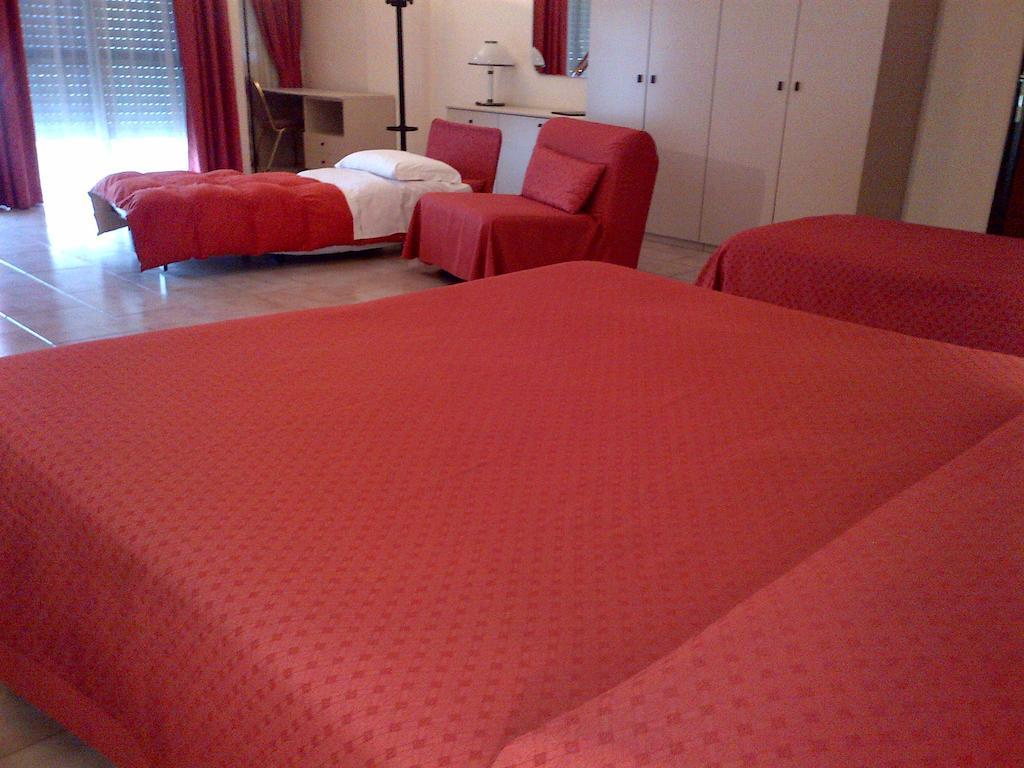 Family Room (2 Adults + 3 Children)
