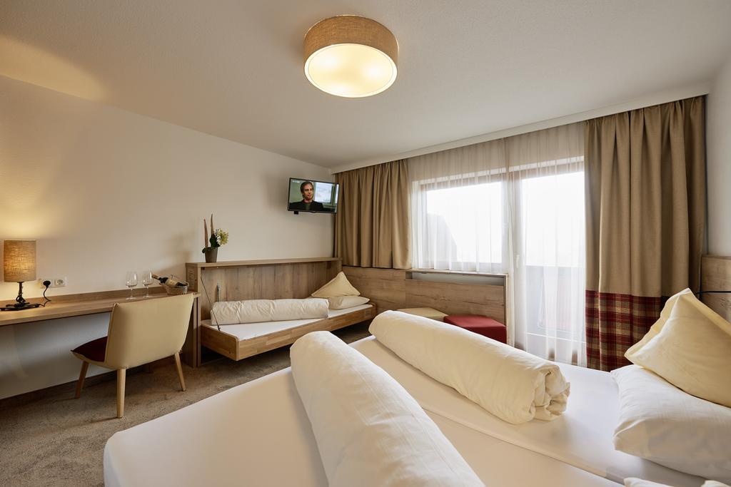 Deluxe Tweepersoonskamer met 1 of 2 Bedden en Uitzicht op de Bergen