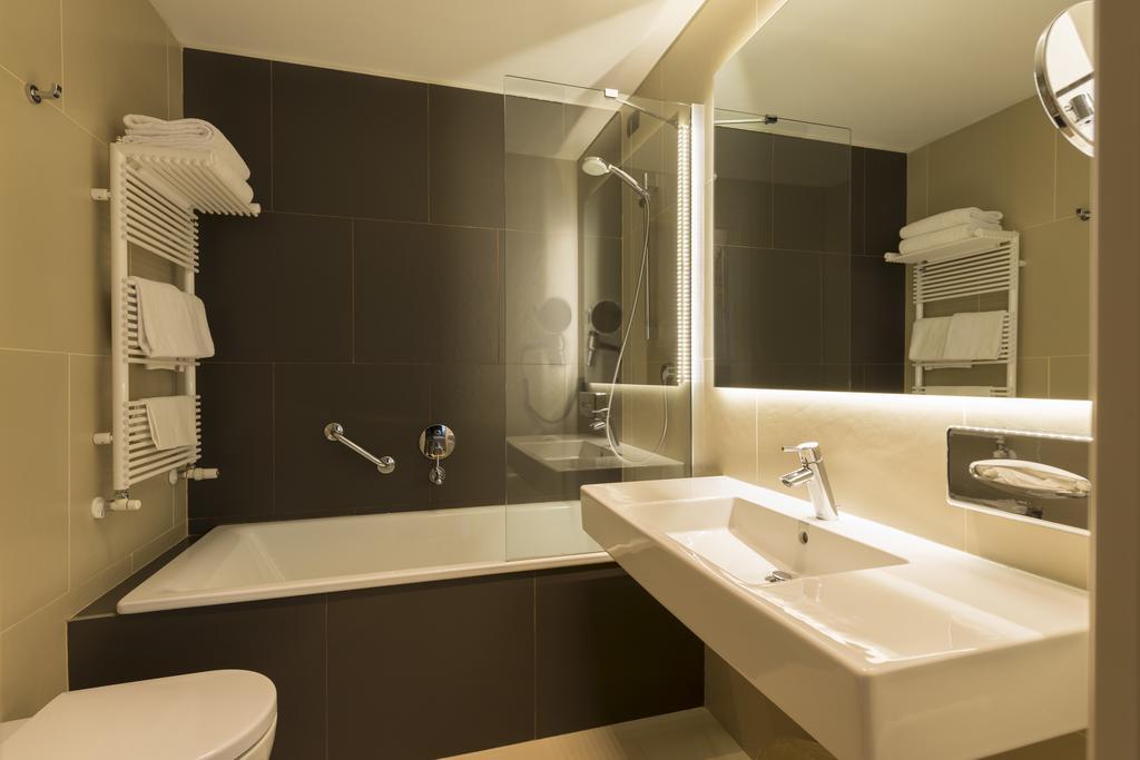 Deluxe Double or Twin Room,1706354078:JPEG