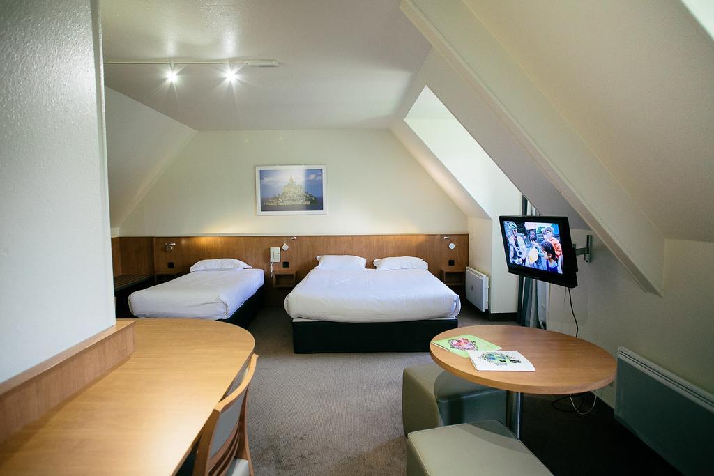 Quadruple Room Bath