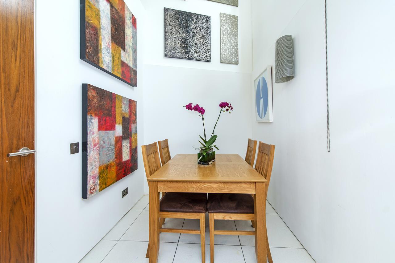 Two-Bedroom House,535931871:JPEG