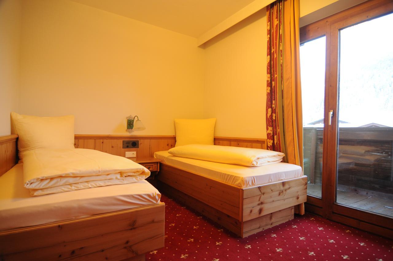Tweepersoonskamer met 2 Aparte Bedden
