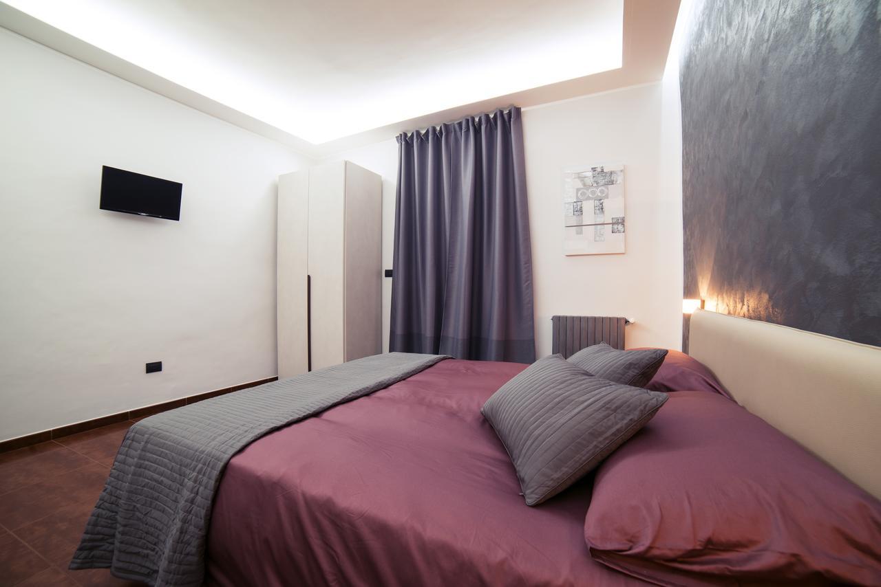 Habitación con cama extragrande.